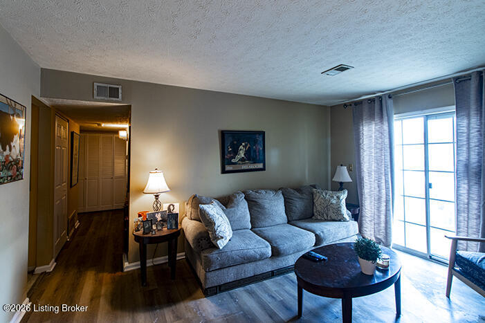 503 Logsdon Ct Property Photo 7