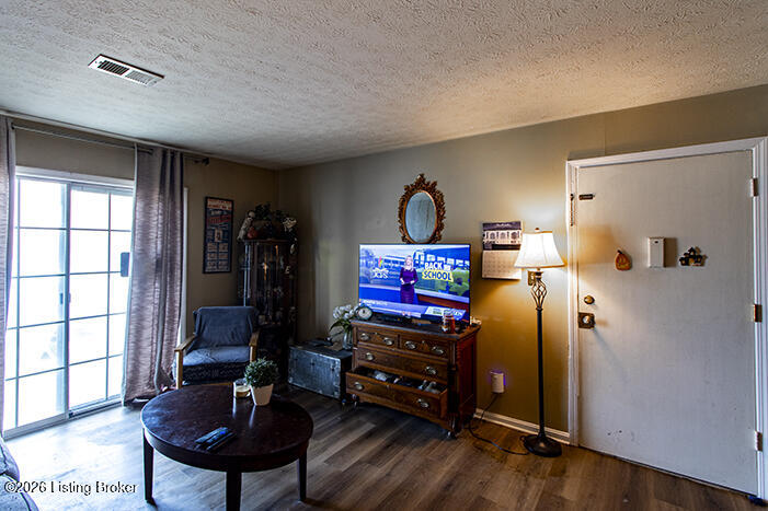 503 Logsdon Ct Property Photo 8