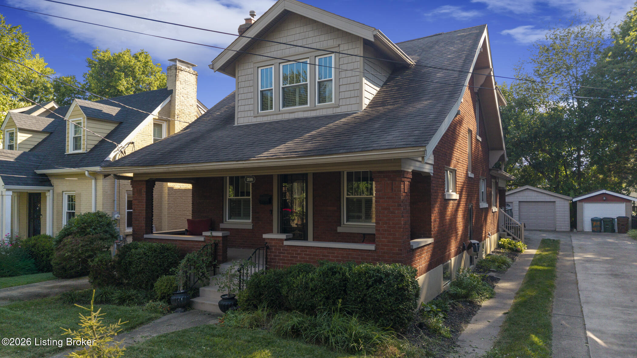 208 Oxford Pl Property Photo 2