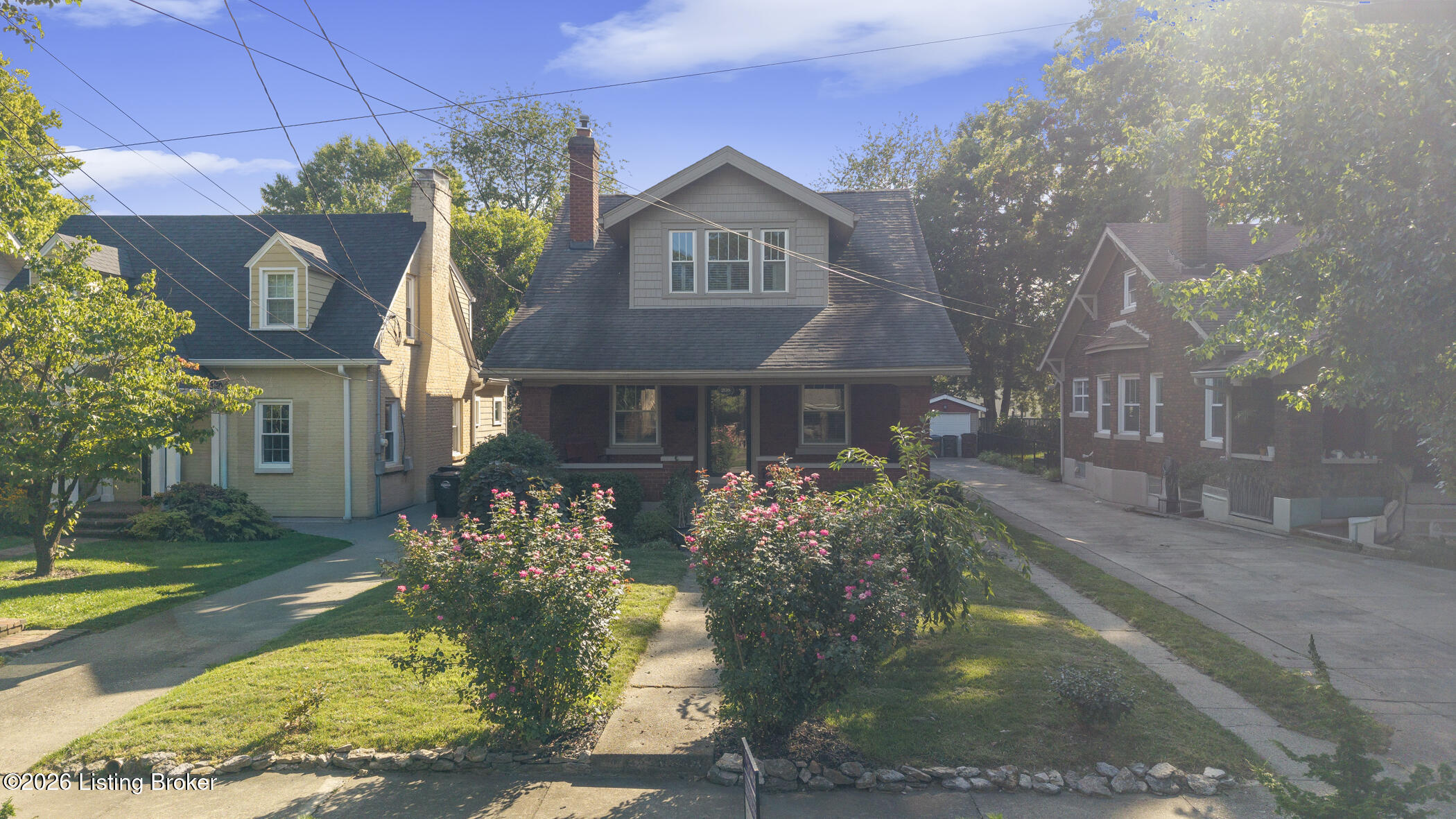 208 Oxford Pl Property Photo 3