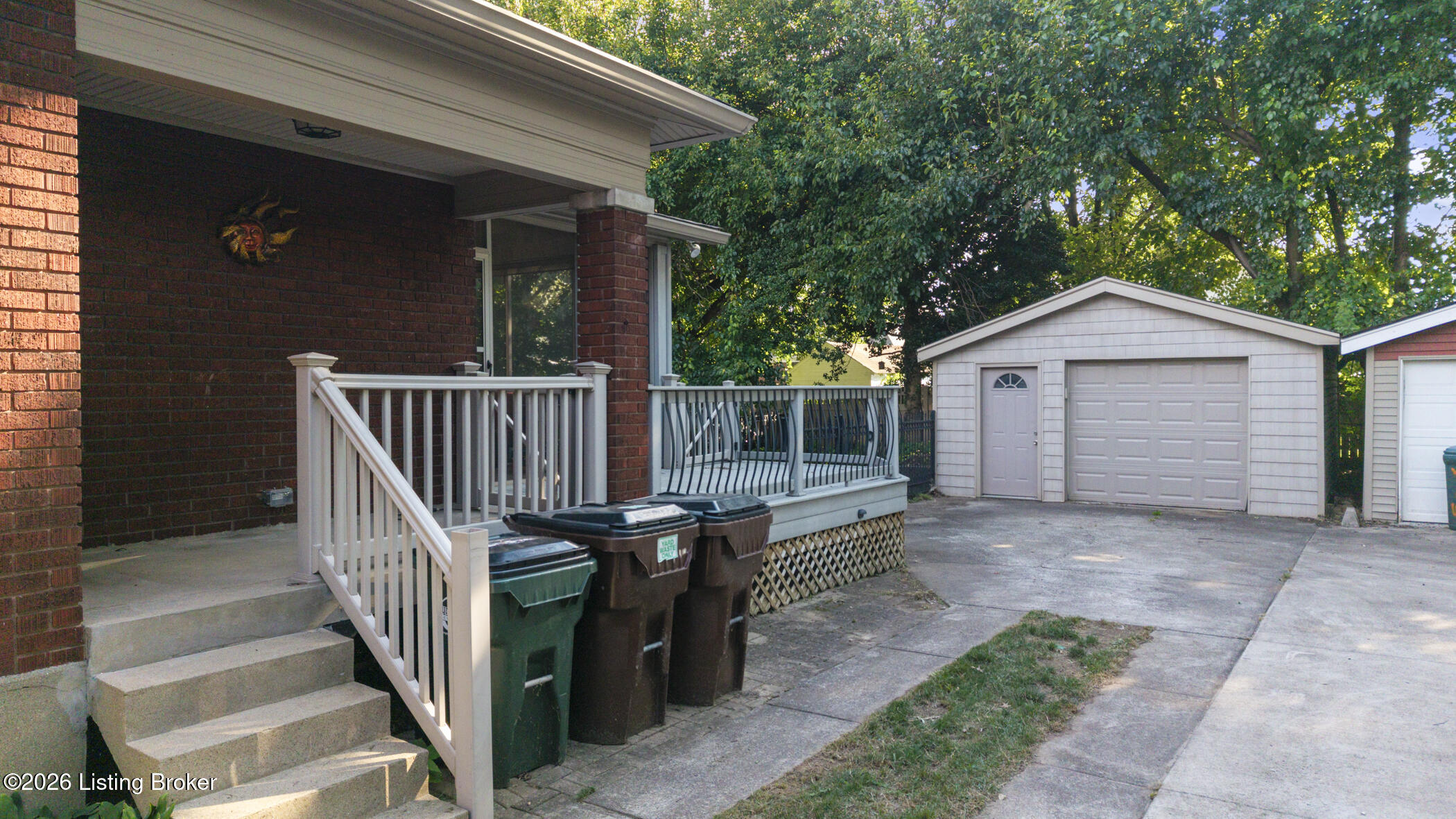 208 Oxford Pl Property Photo 6