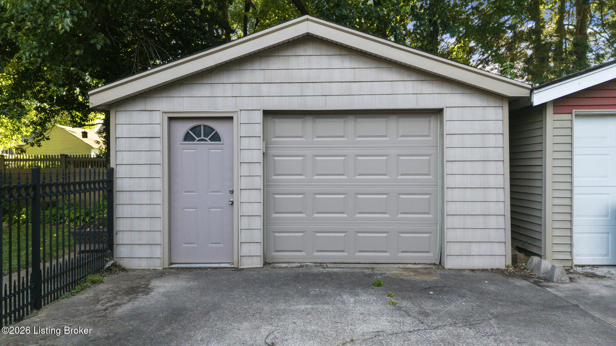 208 Oxford Pl Property Photo 8