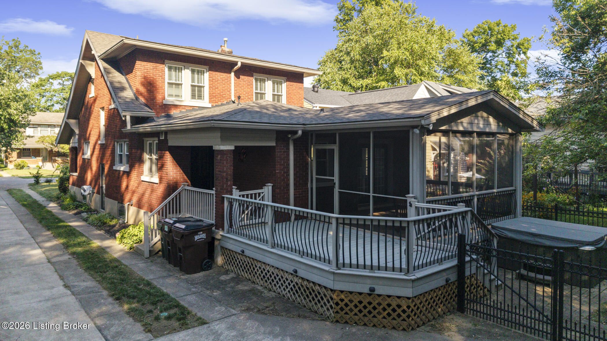 208 Oxford Pl Property Photo 9