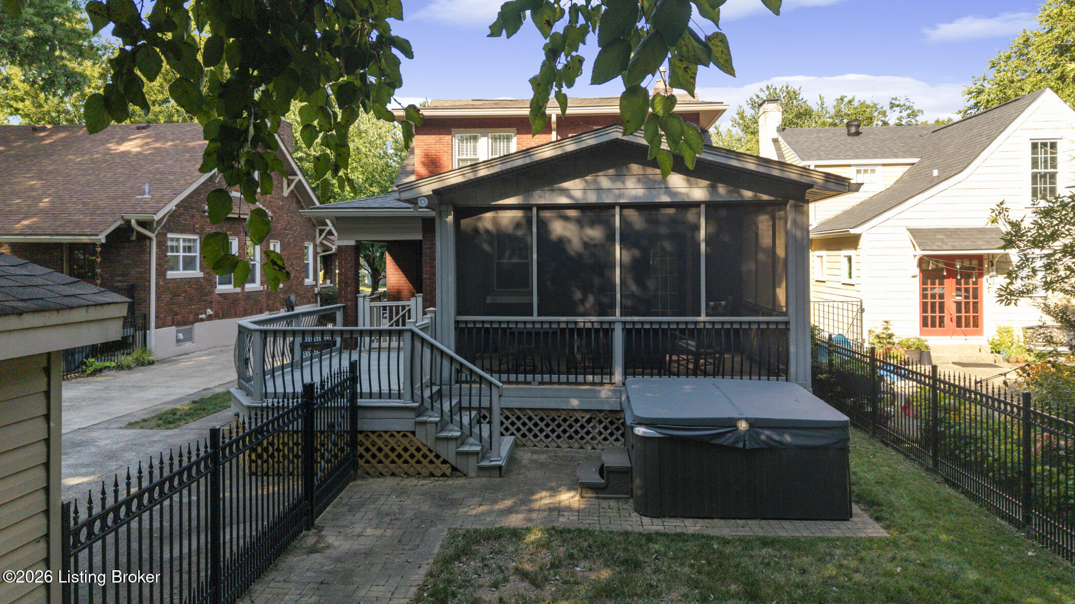 208 Oxford Pl Property Photo 10