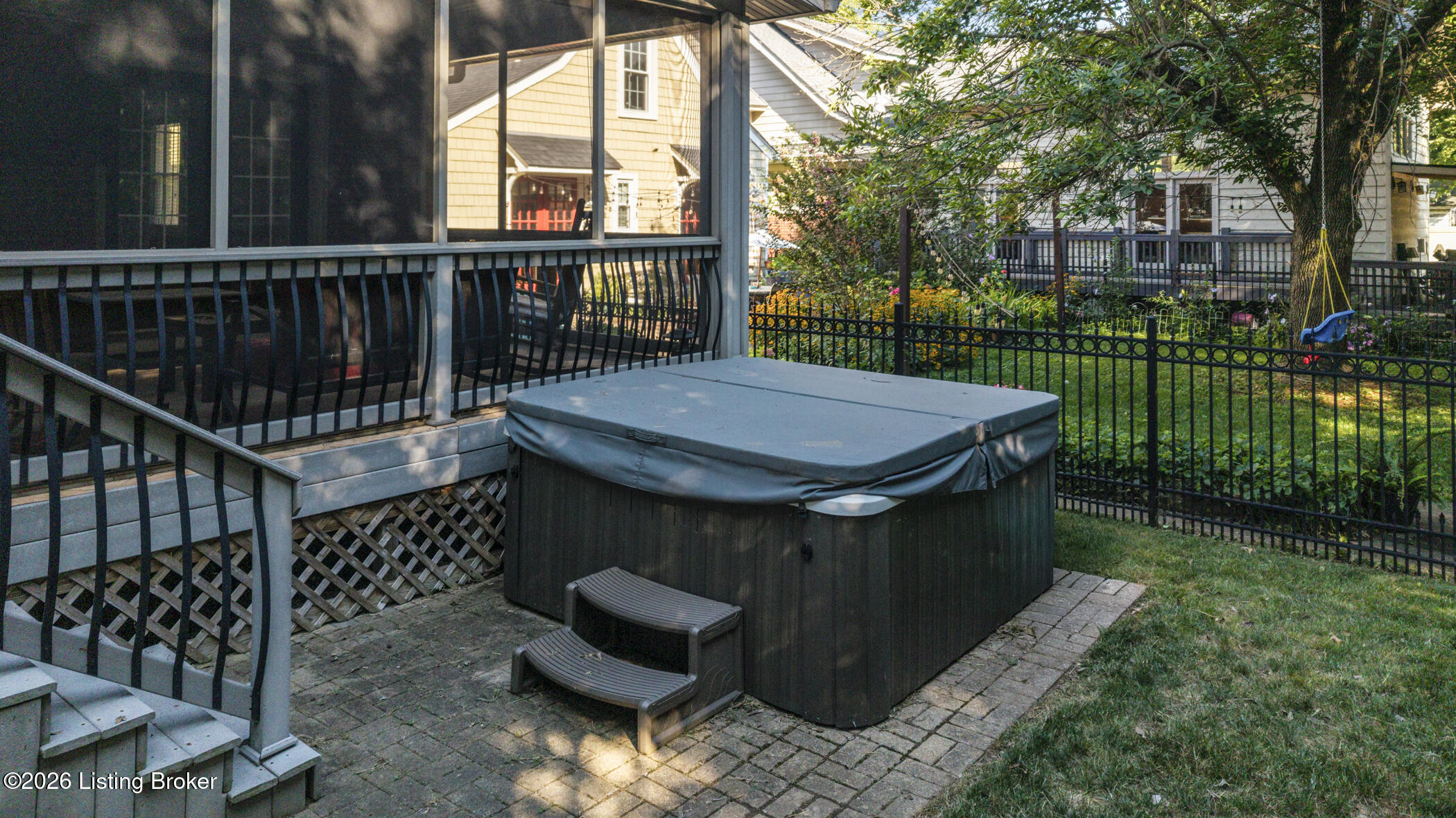 208 Oxford Pl Property Photo 11