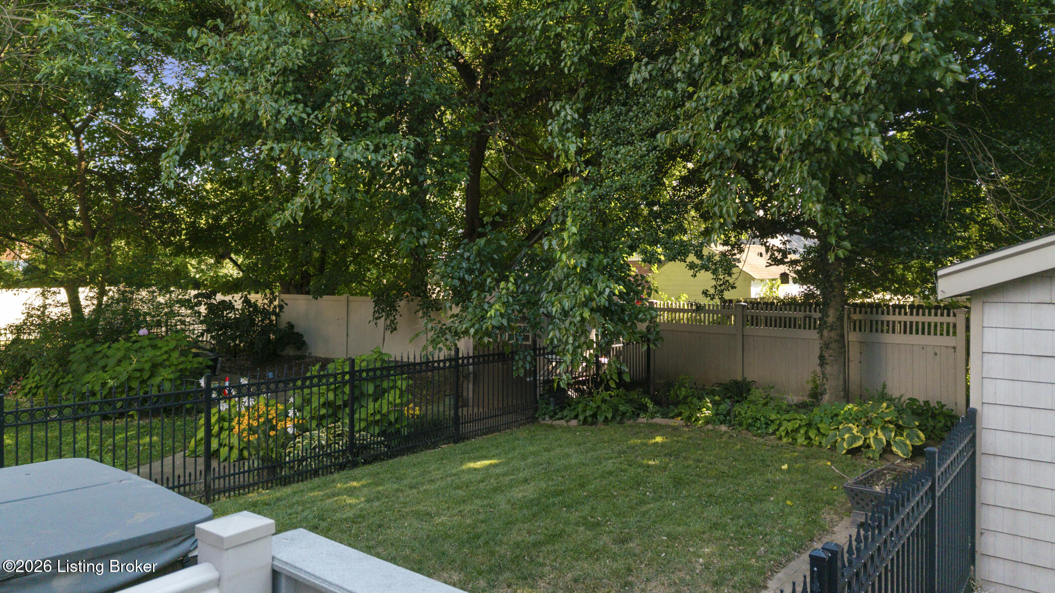 208 Oxford Pl Property Photo 12
