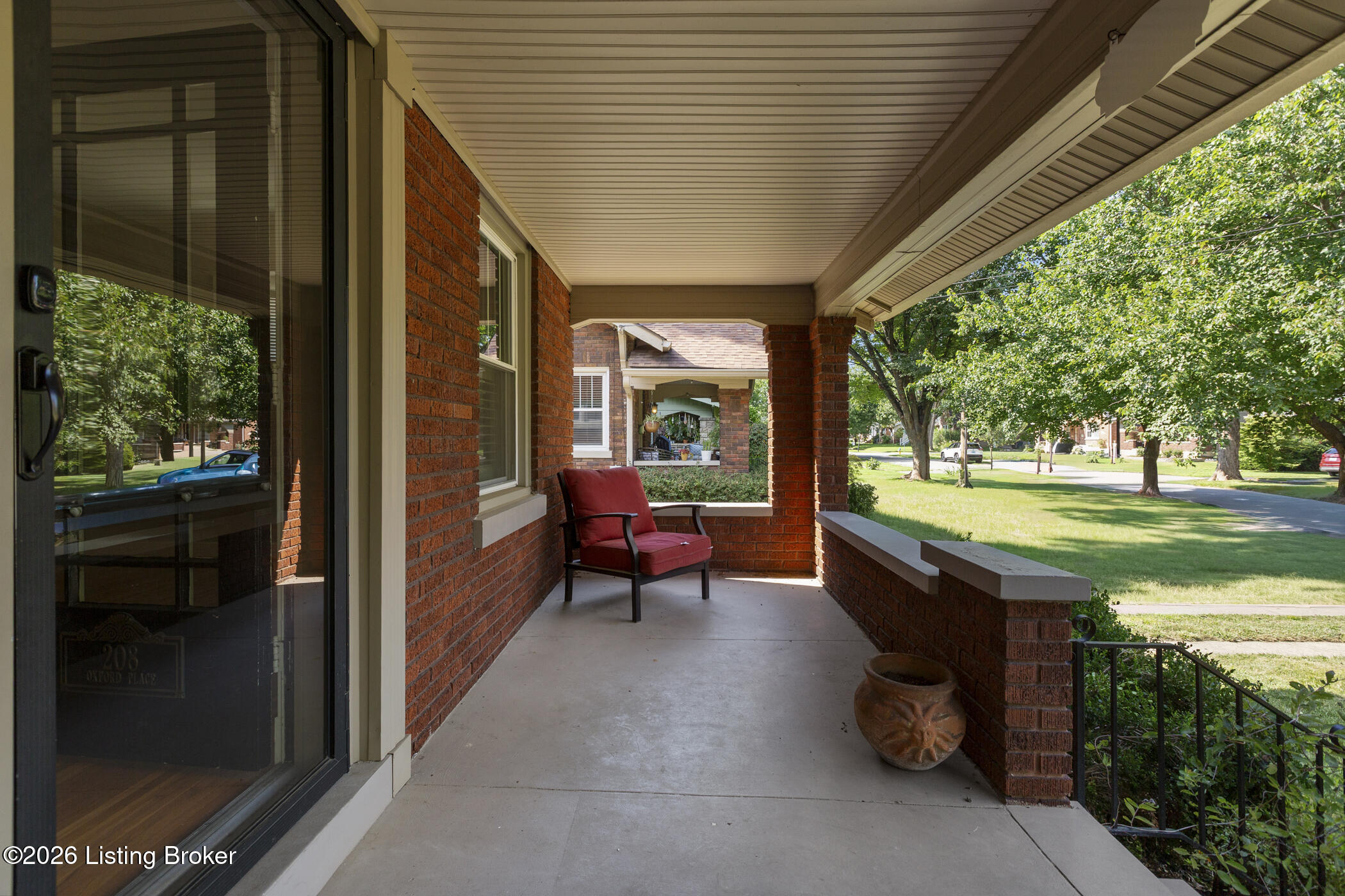 208 Oxford Pl Property Photo 15
