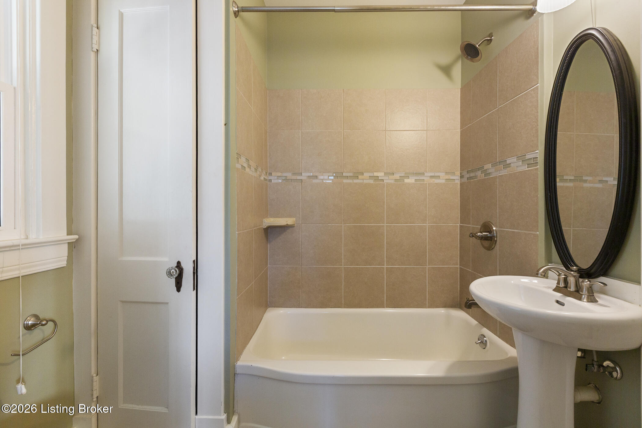 208 Oxford Pl Property Photo 29