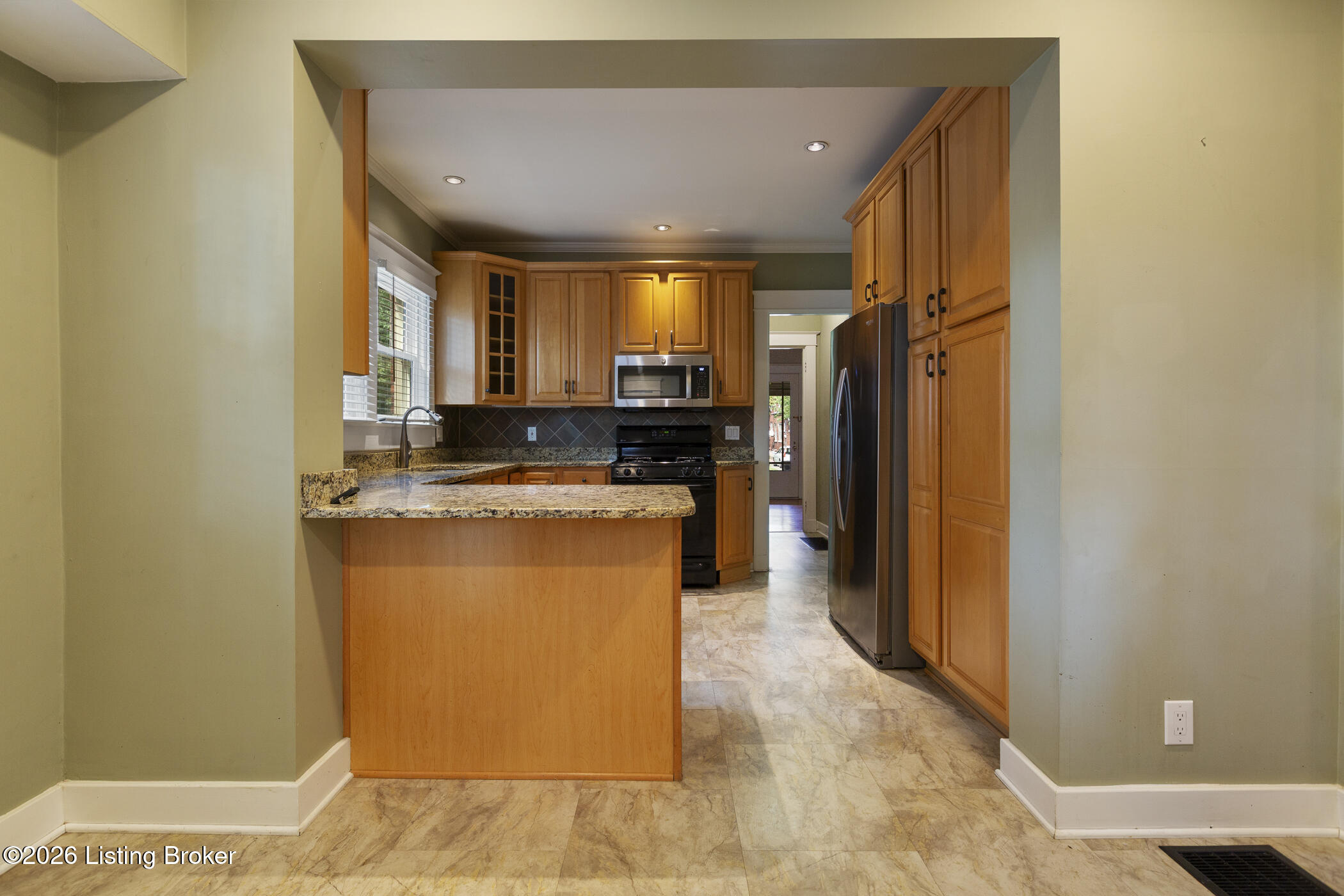 208 Oxford Pl Property Photo 33