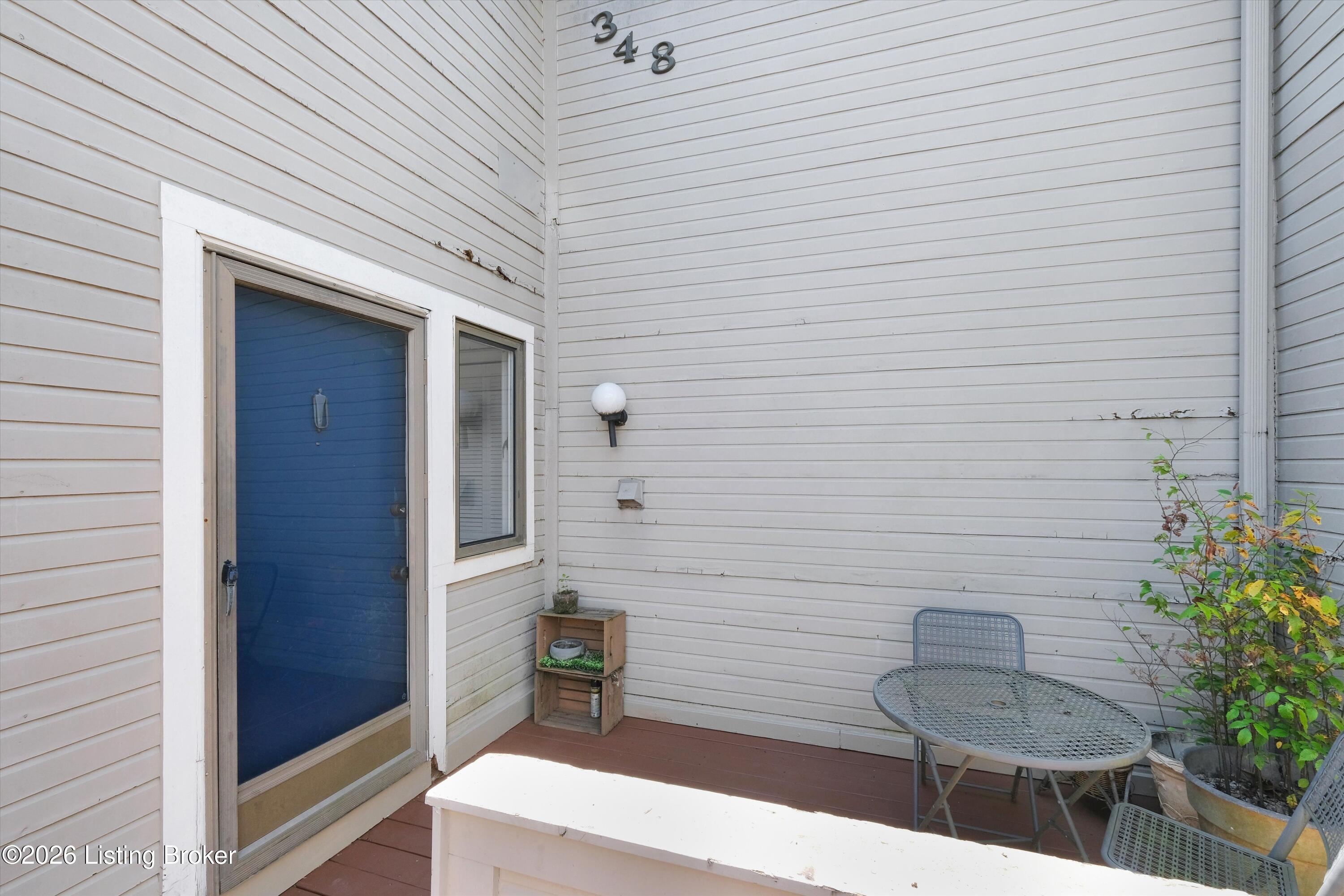 348 Crescent Spring Dr Property Photo 4