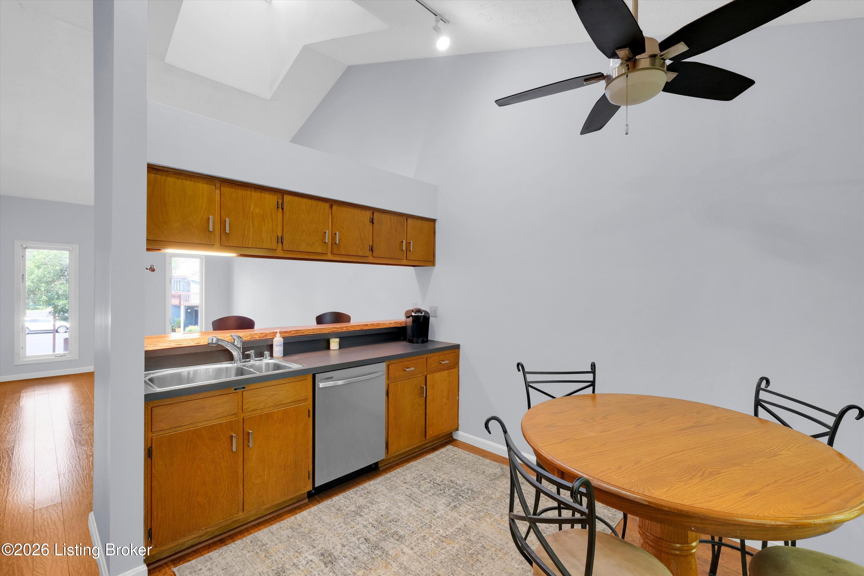 348 Crescent Spring Dr Property Photo 15