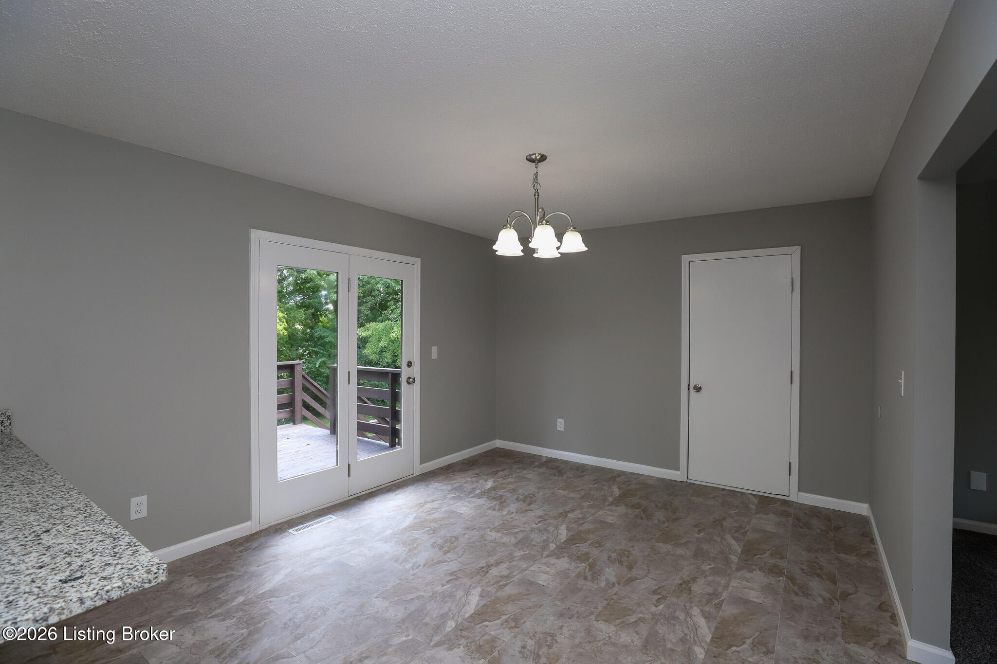 411 College View Dr Property Photo 25