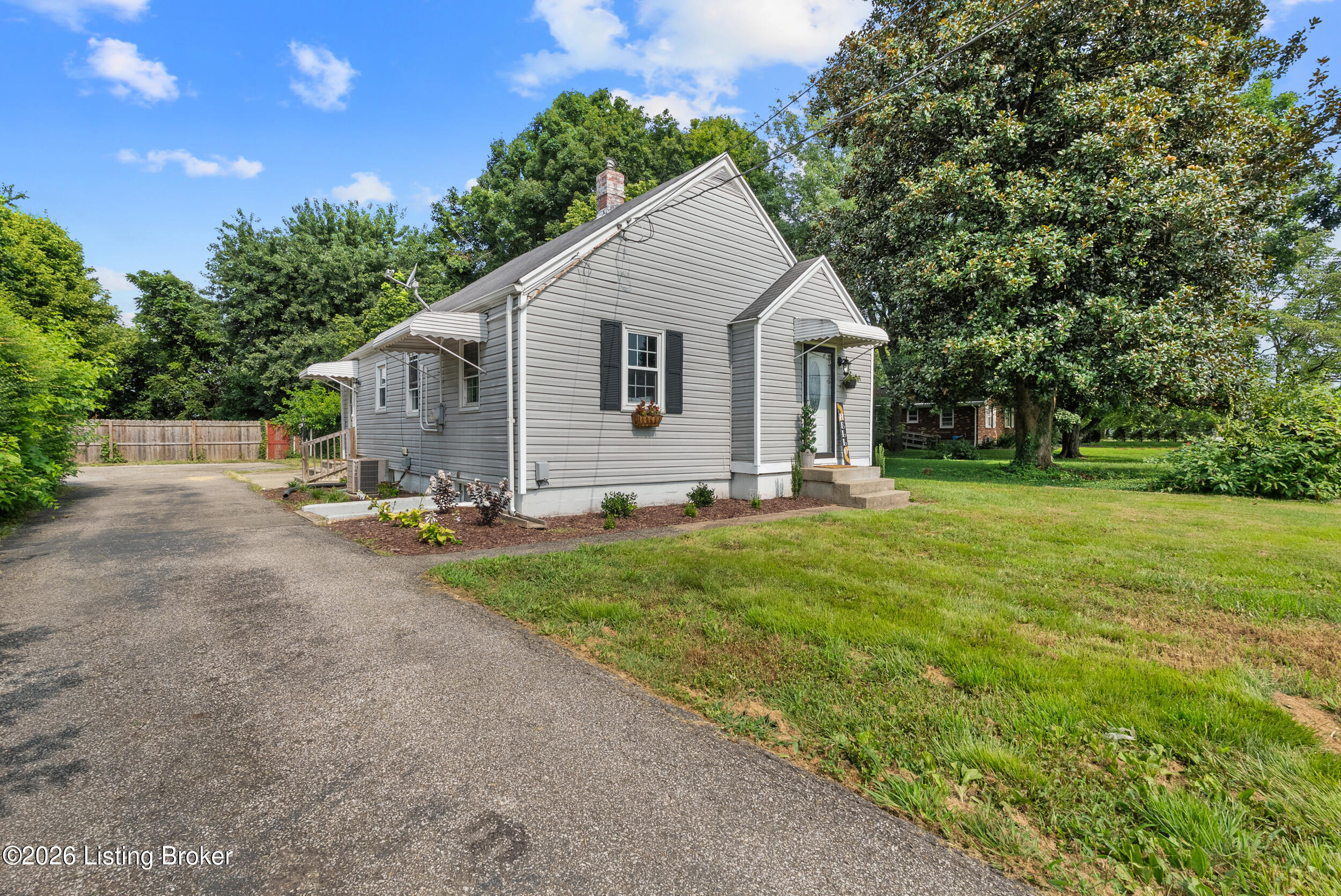 10324 Deering Rd Property Photo 3
