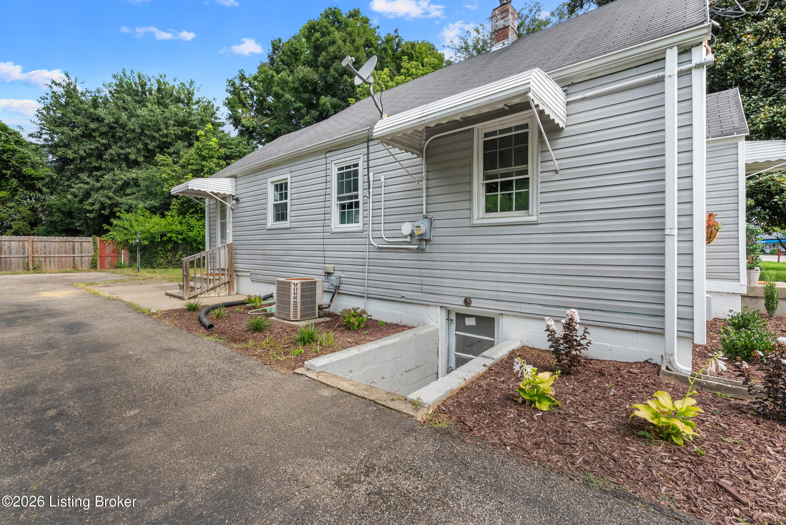 10324 Deering Rd Property Photo 24