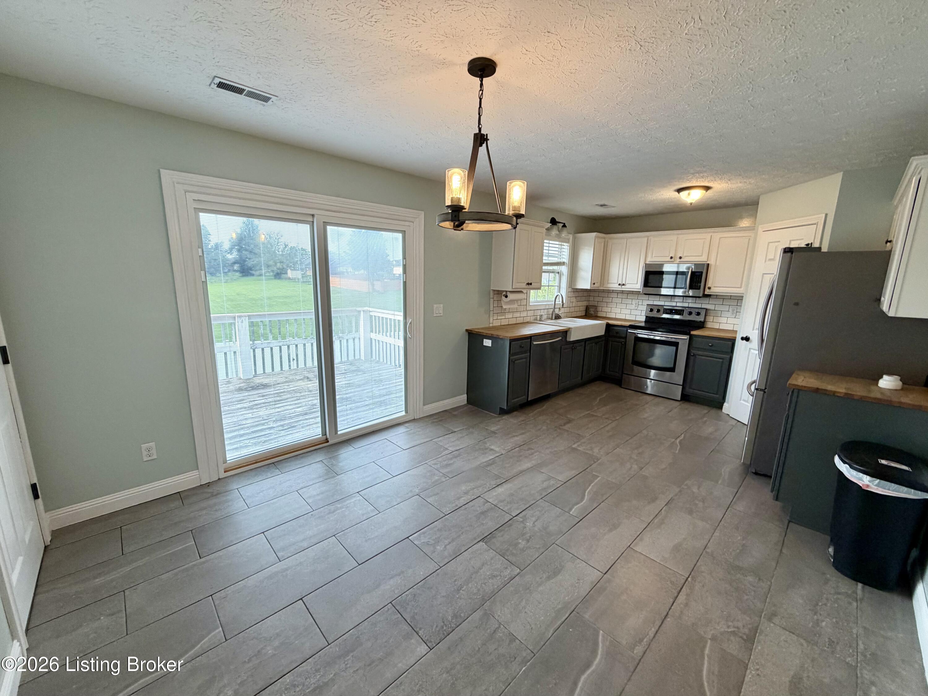 120 Alder Dr Property Photo 10