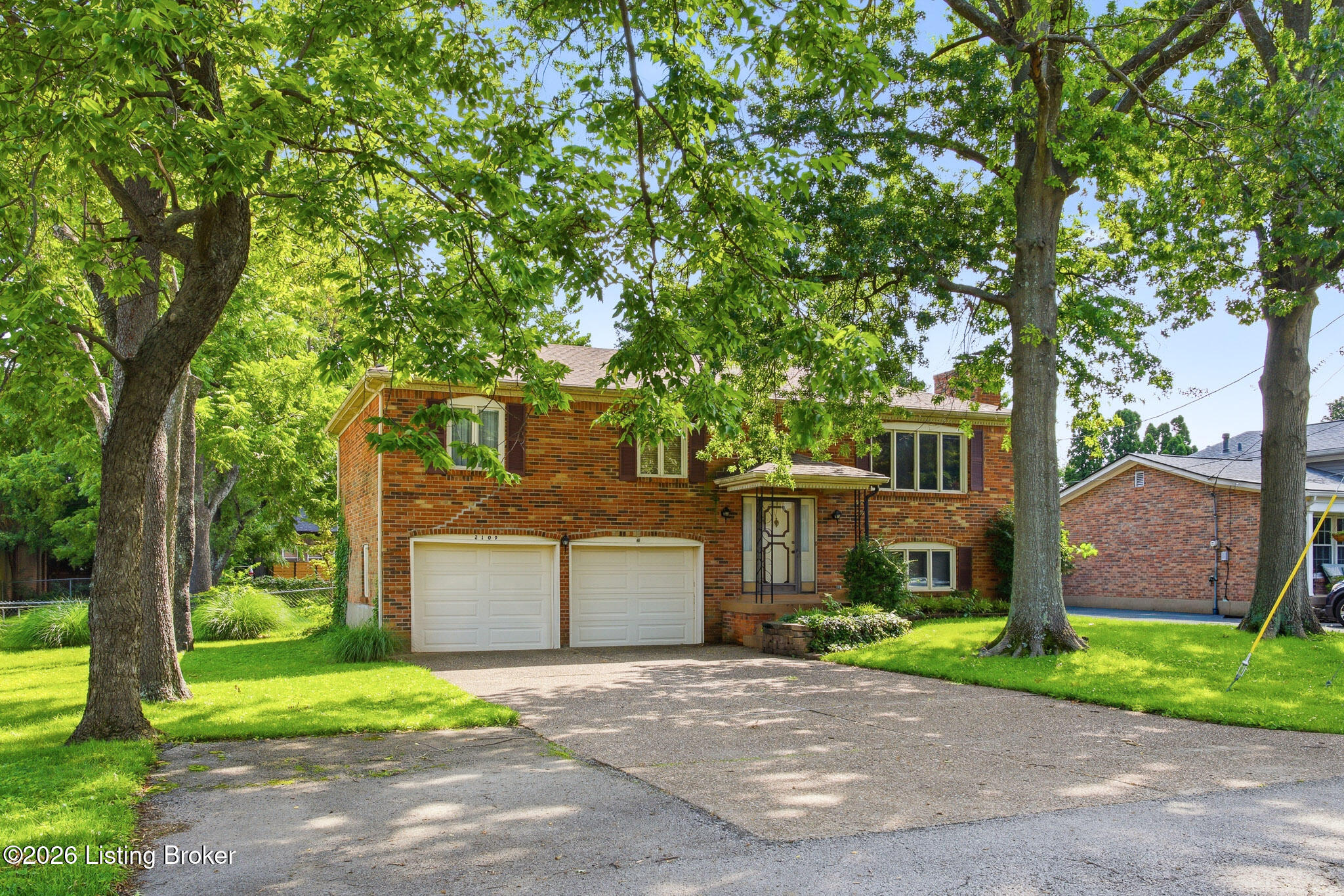 2109 Bridlewood Dr Property Photo 2
