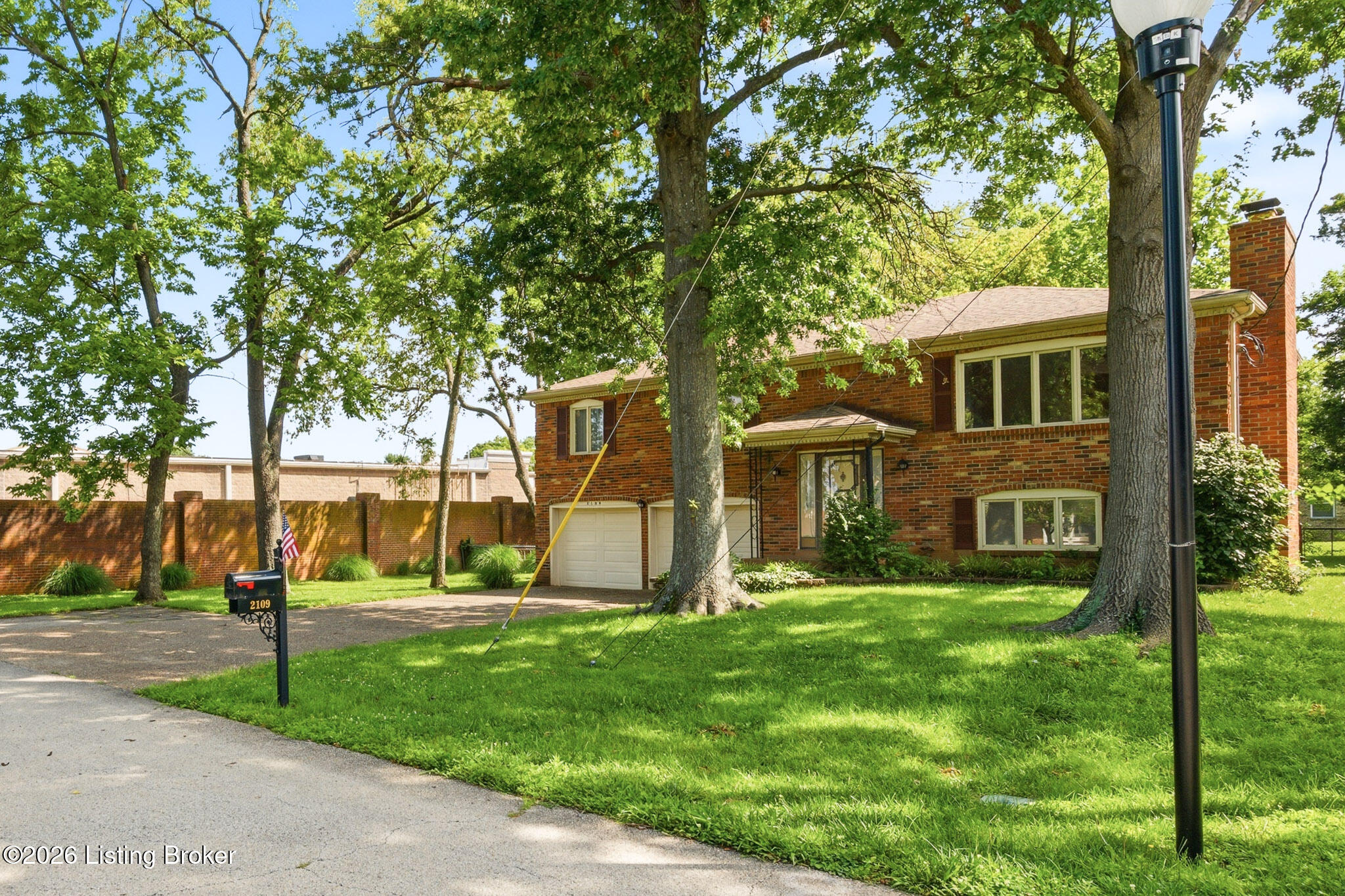 2109 Bridlewood Dr Property Photo 3
