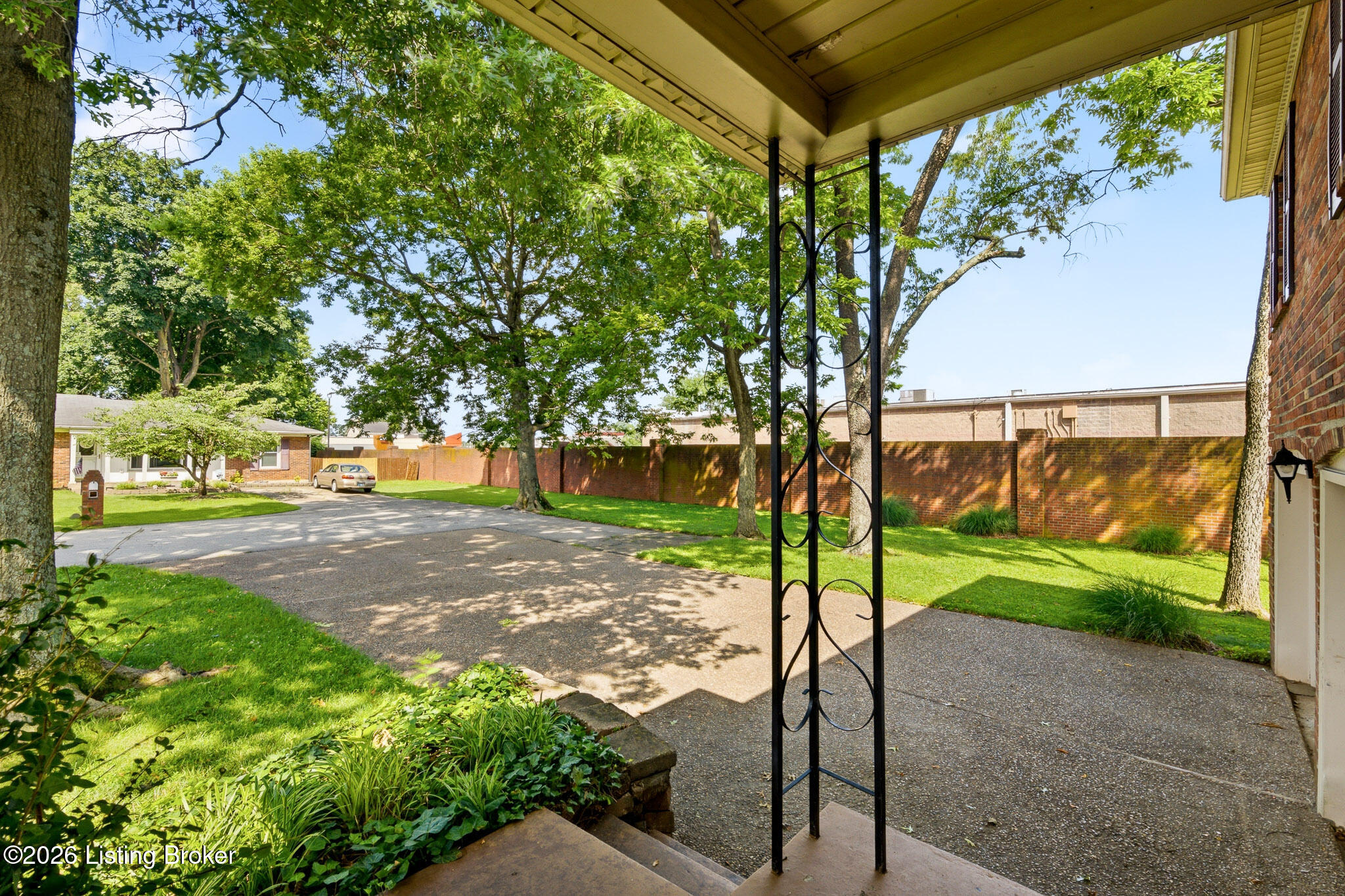 2109 Bridlewood Dr Property Photo 5