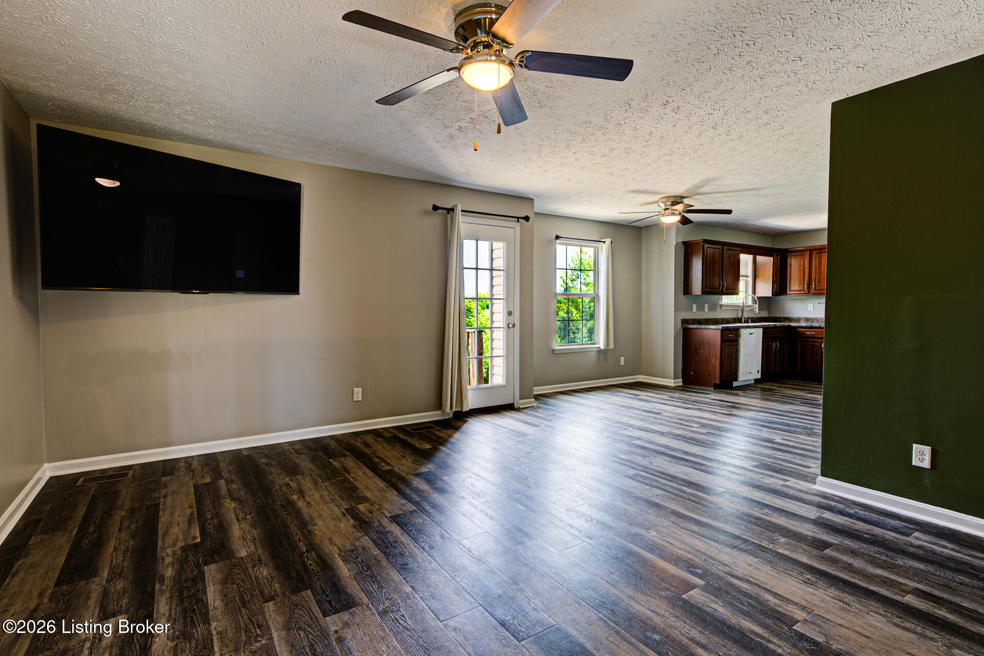240 Crooked Oak Ct Property Photo 6
