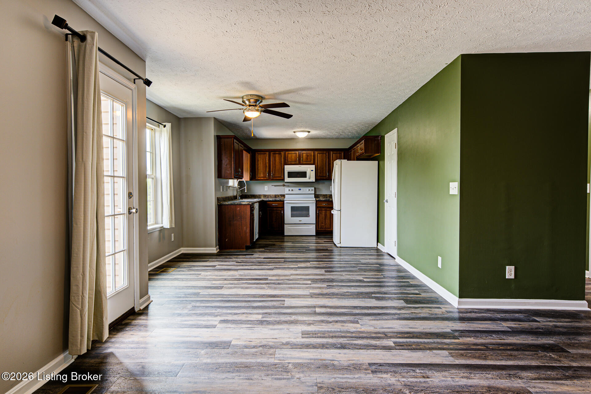 240 Crooked Oak Ct Property Photo 8