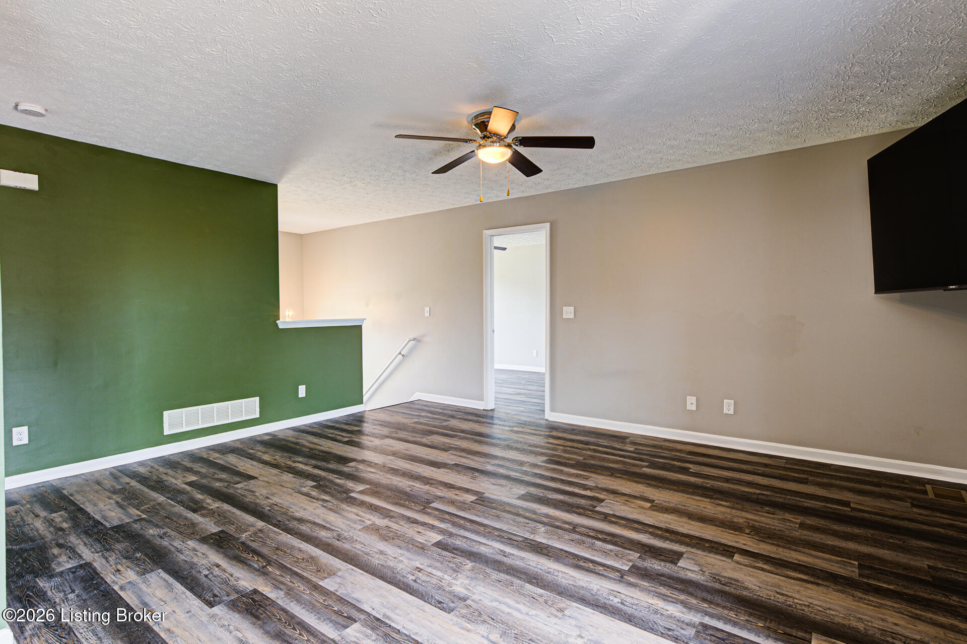 240 Crooked Oak Ct Property Photo 12