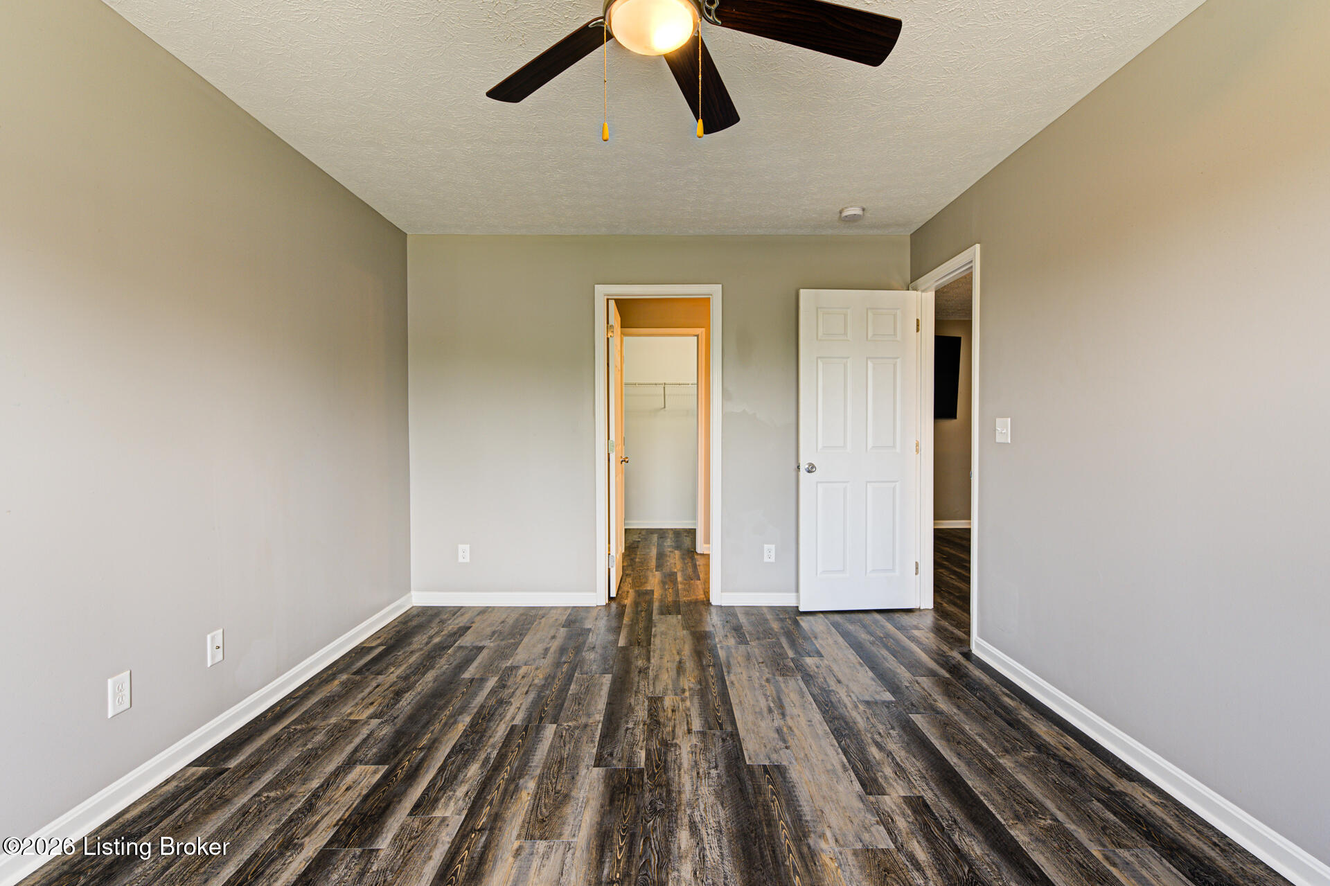 240 Crooked Oak Ct Property Photo 13