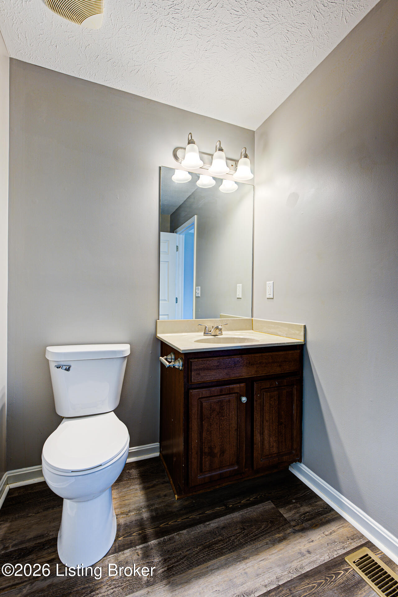 240 Crooked Oak Ct Property Photo 15