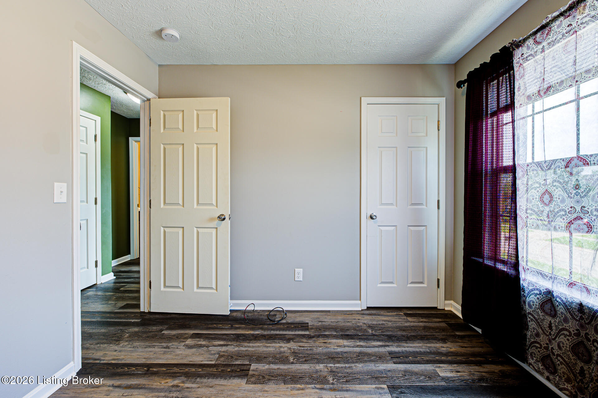 240 Crooked Oak Ct Property Photo 18