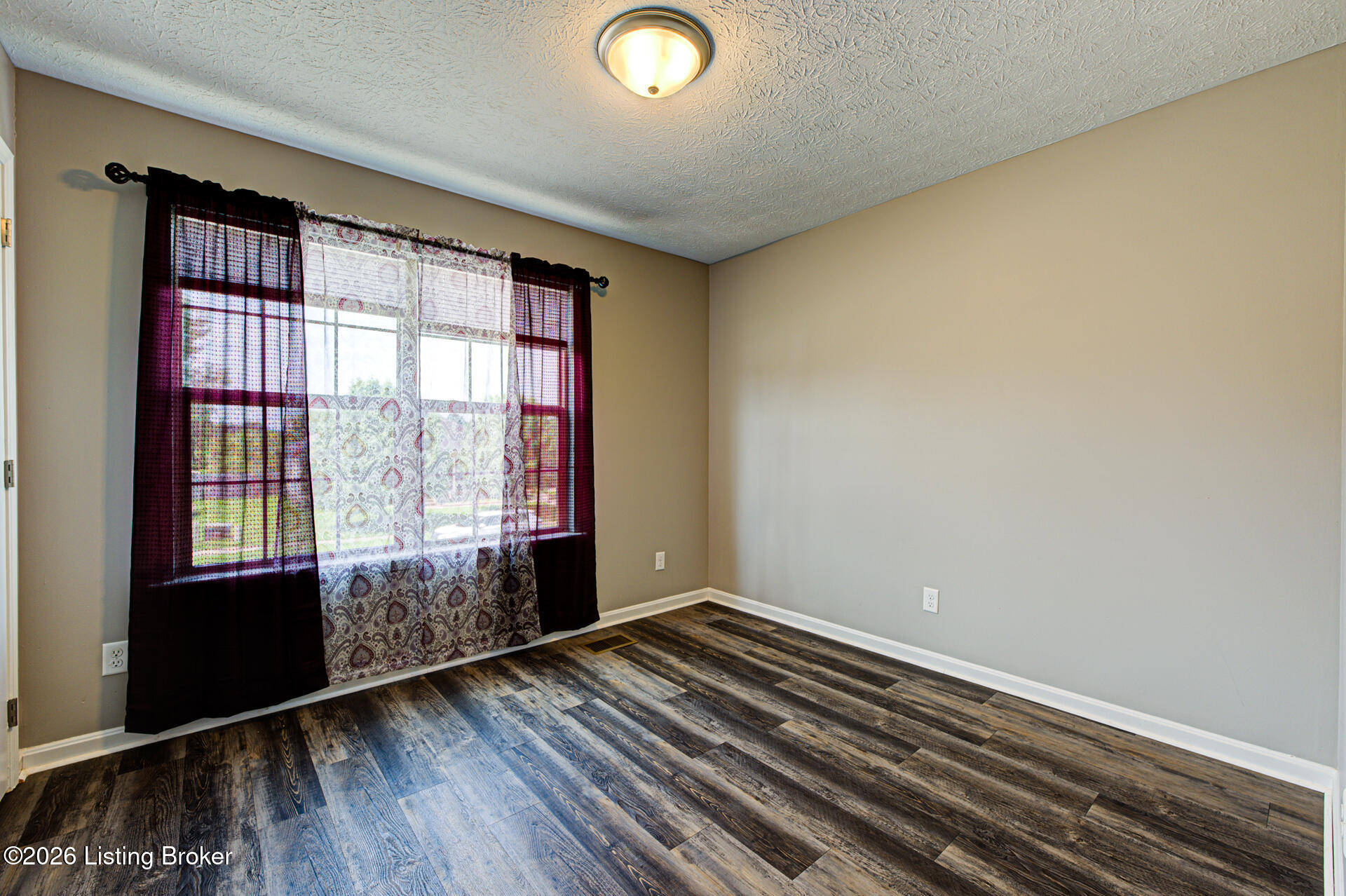 240 Crooked Oak Ct Property Photo 19