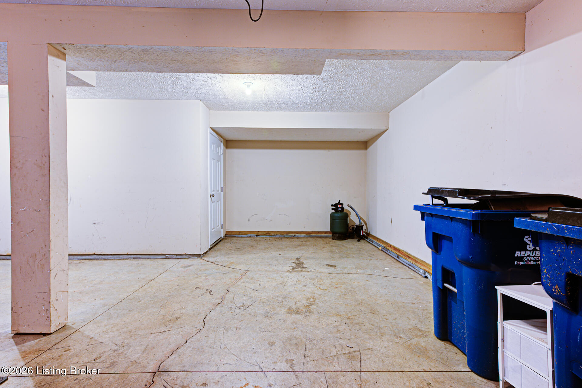 240 Crooked Oak Ct Property Photo 32