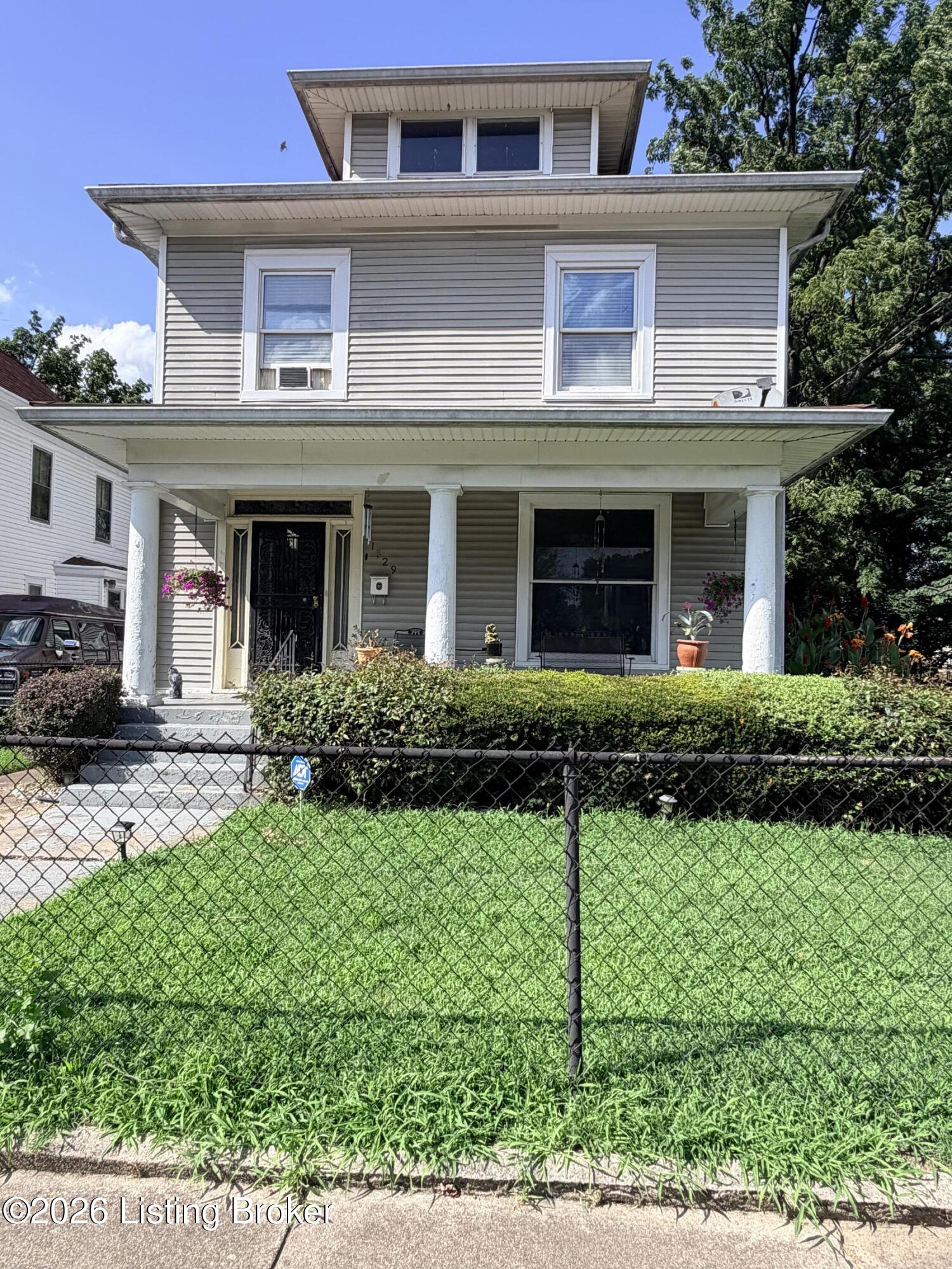 1829 W Burnett Ave Property Photo 1