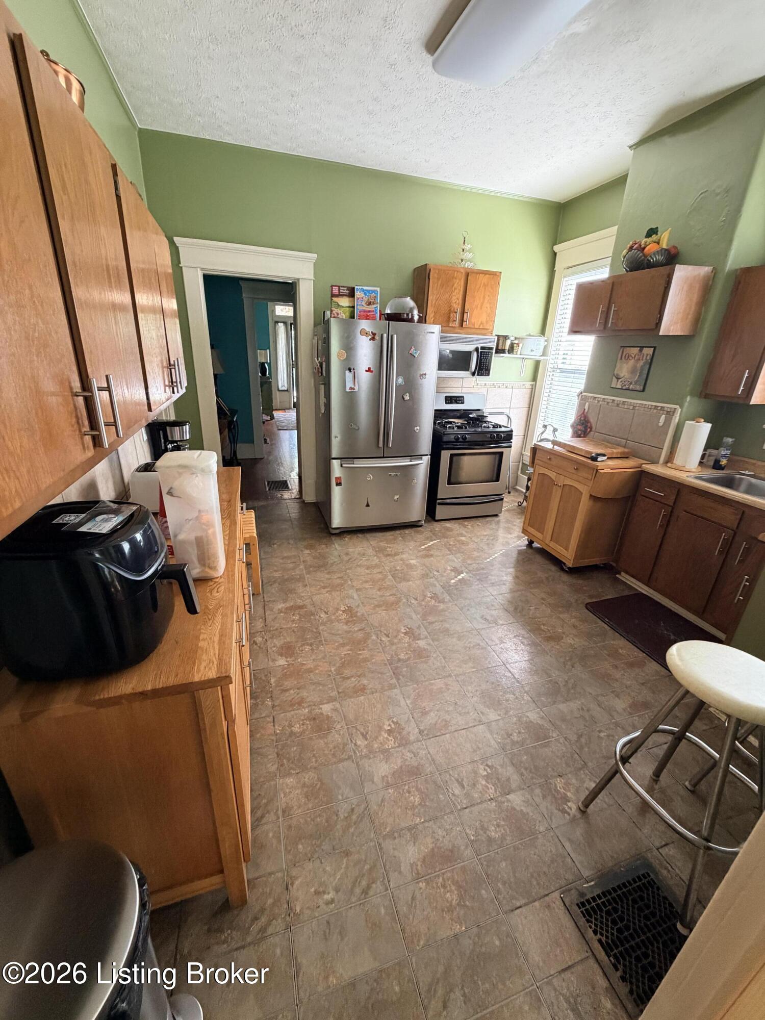 1829 W Burnett Ave Property Photo 7