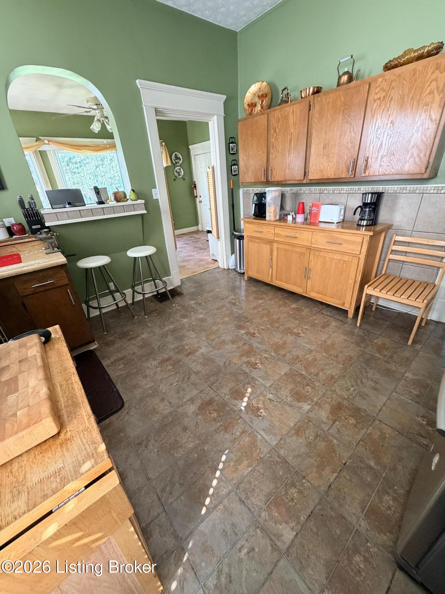 1829 W Burnett Ave Property Photo 8