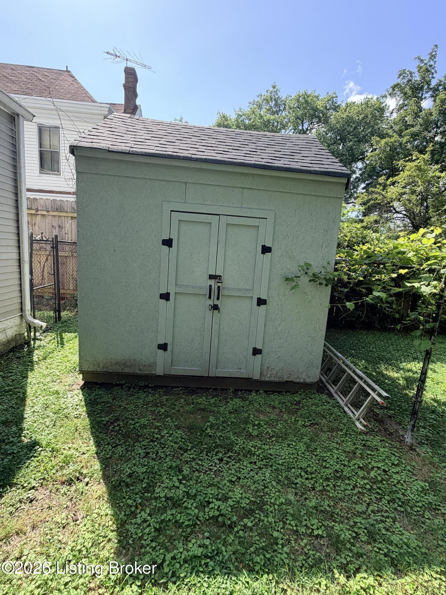 1829 W Burnett Ave Property Photo 13