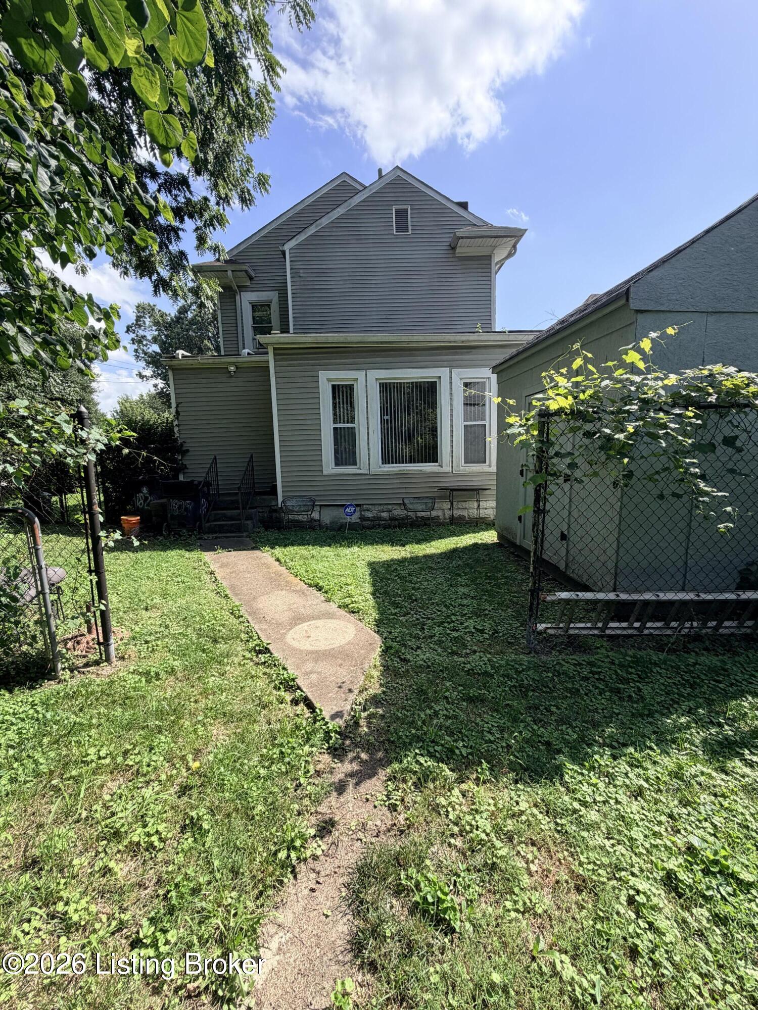 1829 W Burnett Ave Property Photo 15