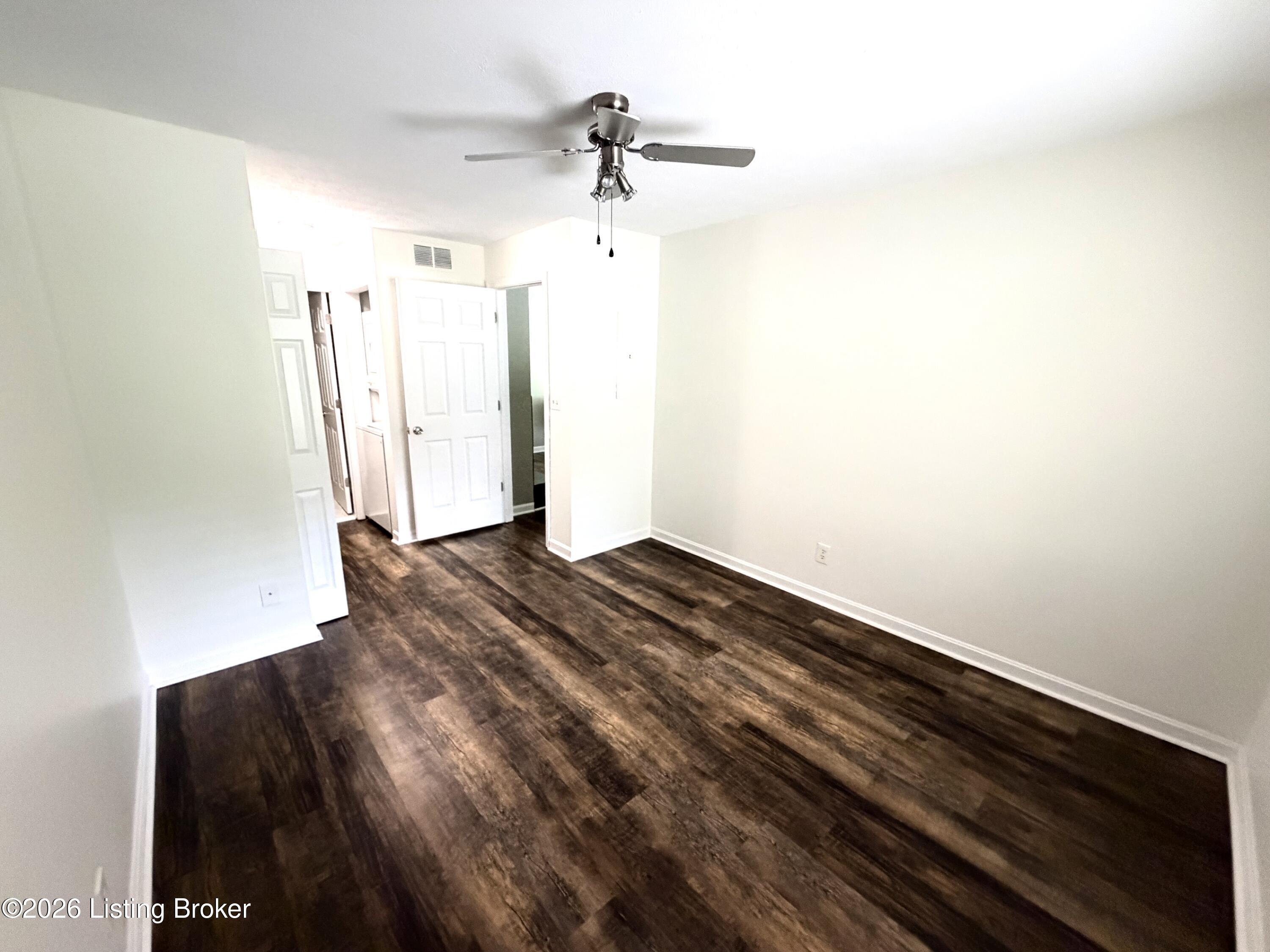 400 Rosewood Ct Property Photo 17