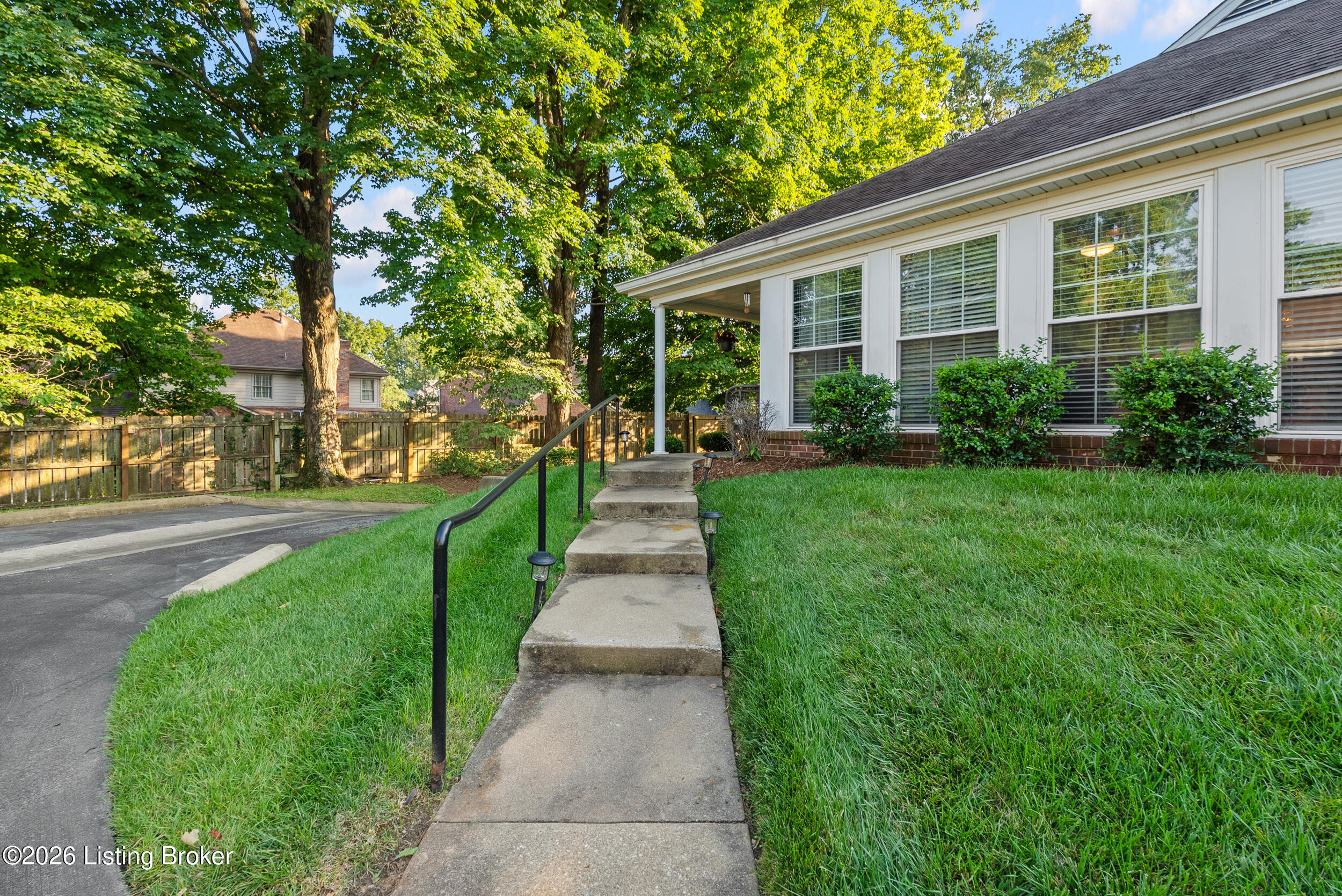 10536 Eagle Pines Ln Property Photo 3