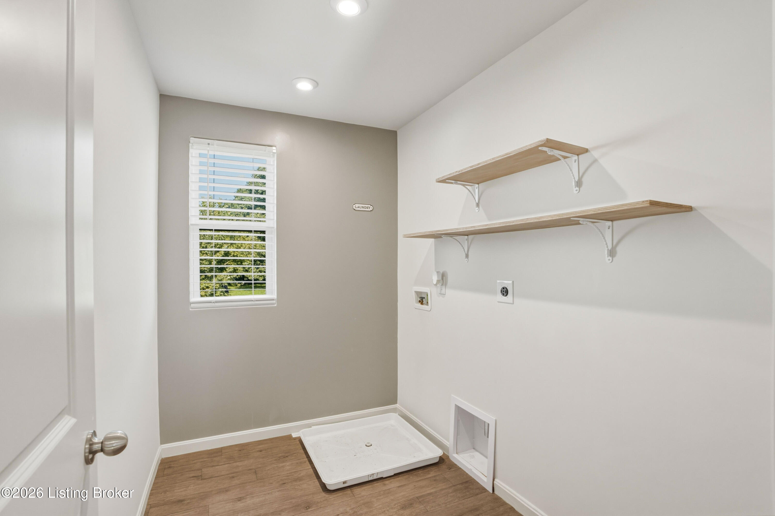 437 Vildana Way Property Photo 33