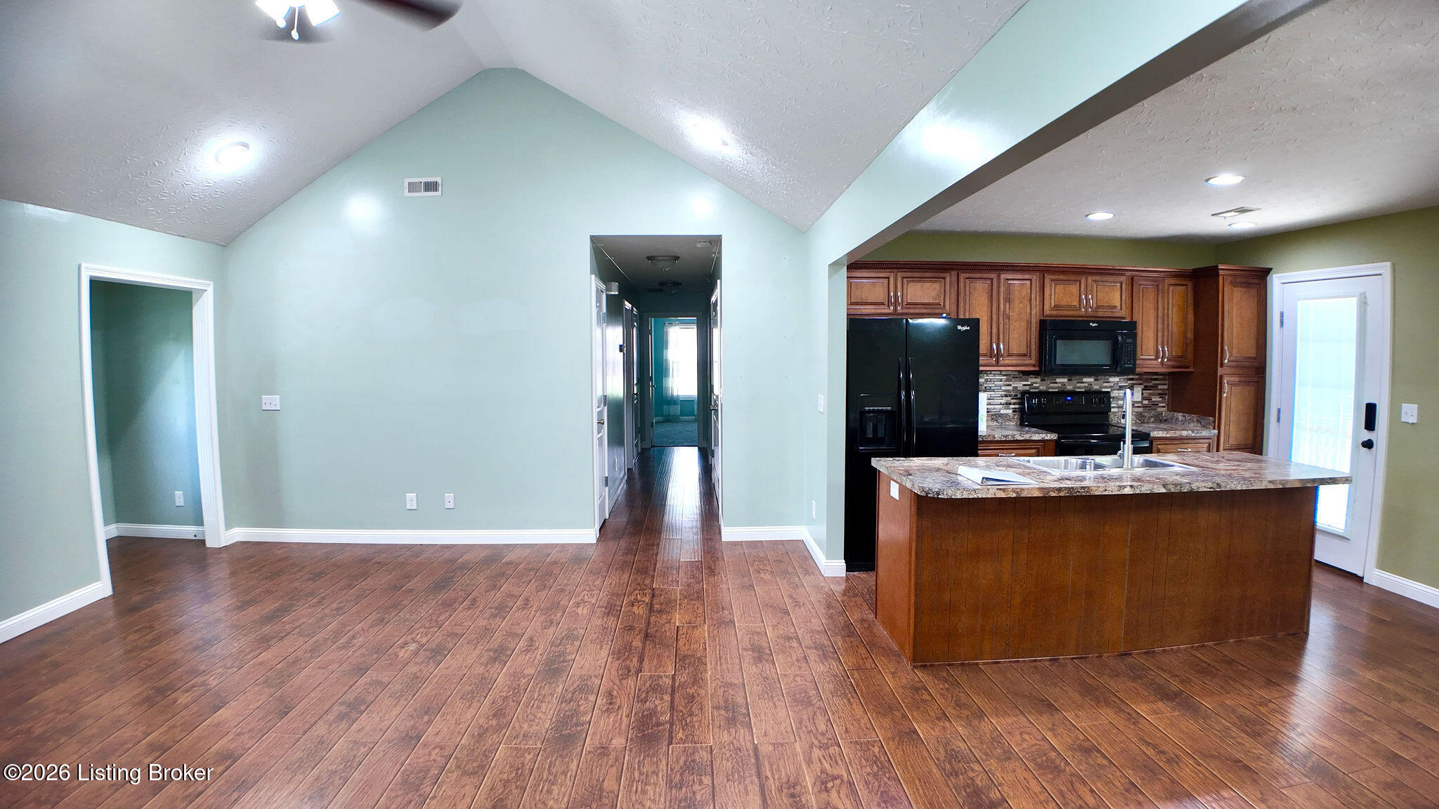 129 N Howard St Property Photo 4