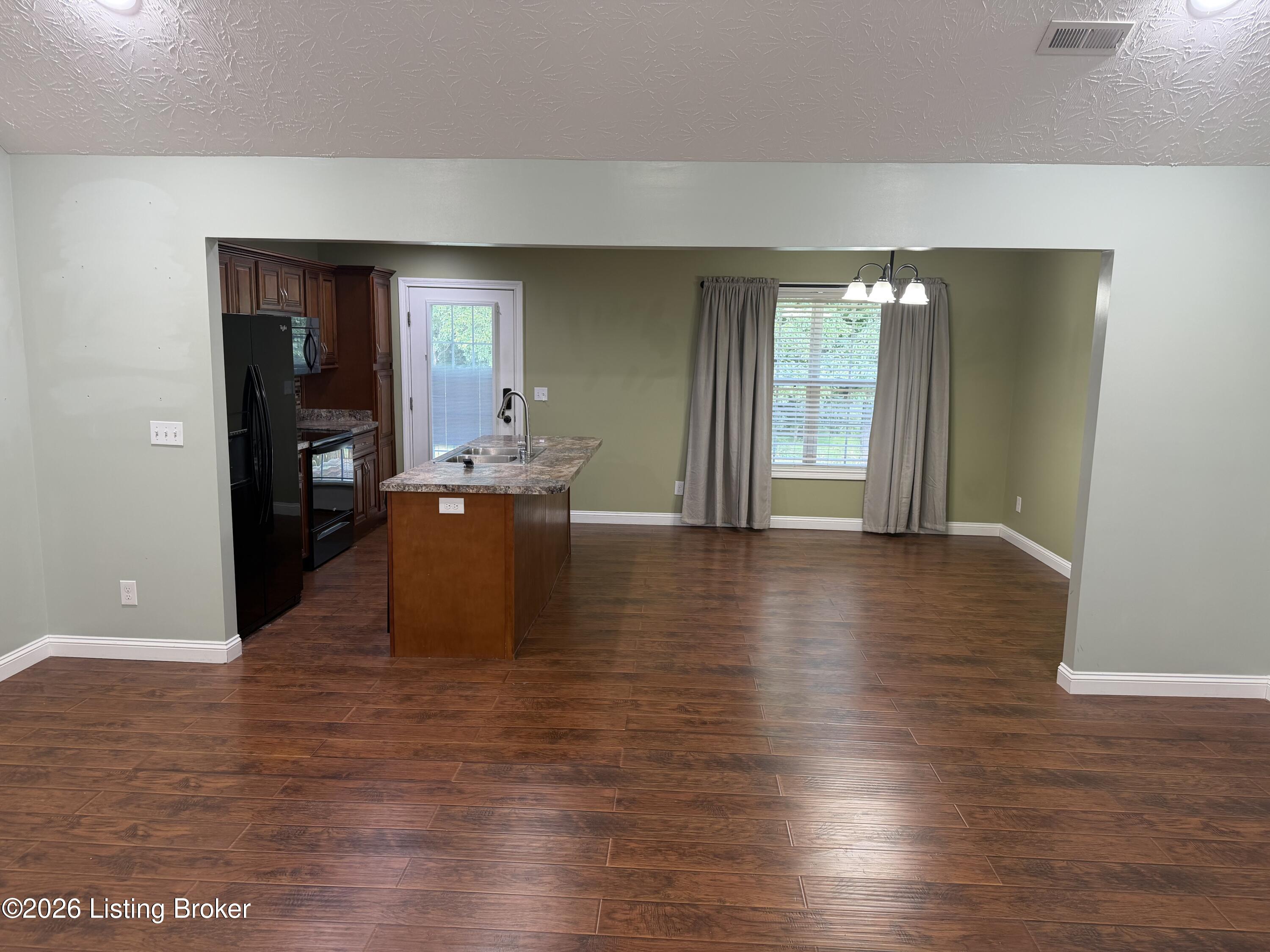 129 N Howard St Property Photo 13