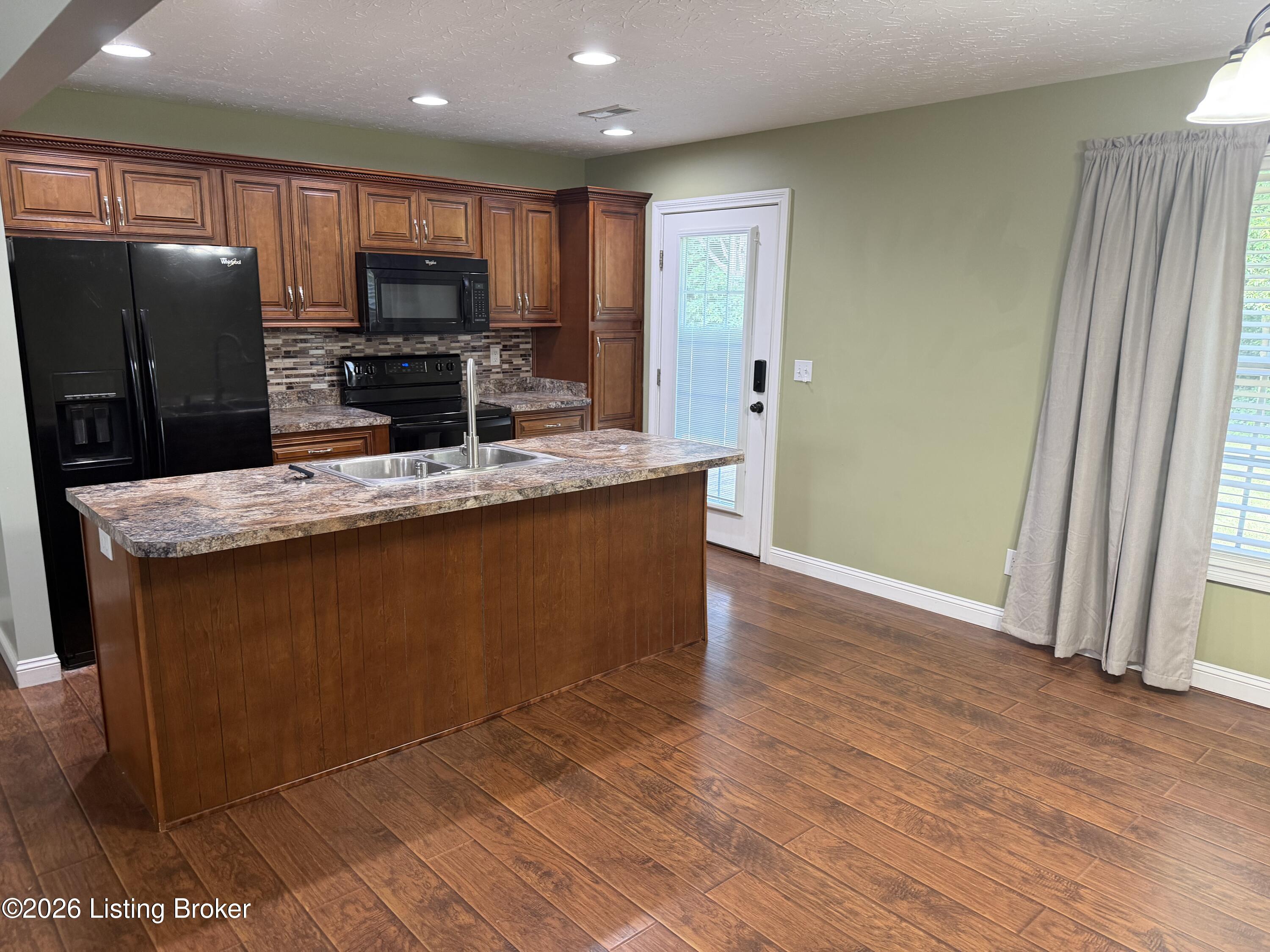 129 N Howard St Property Photo 17