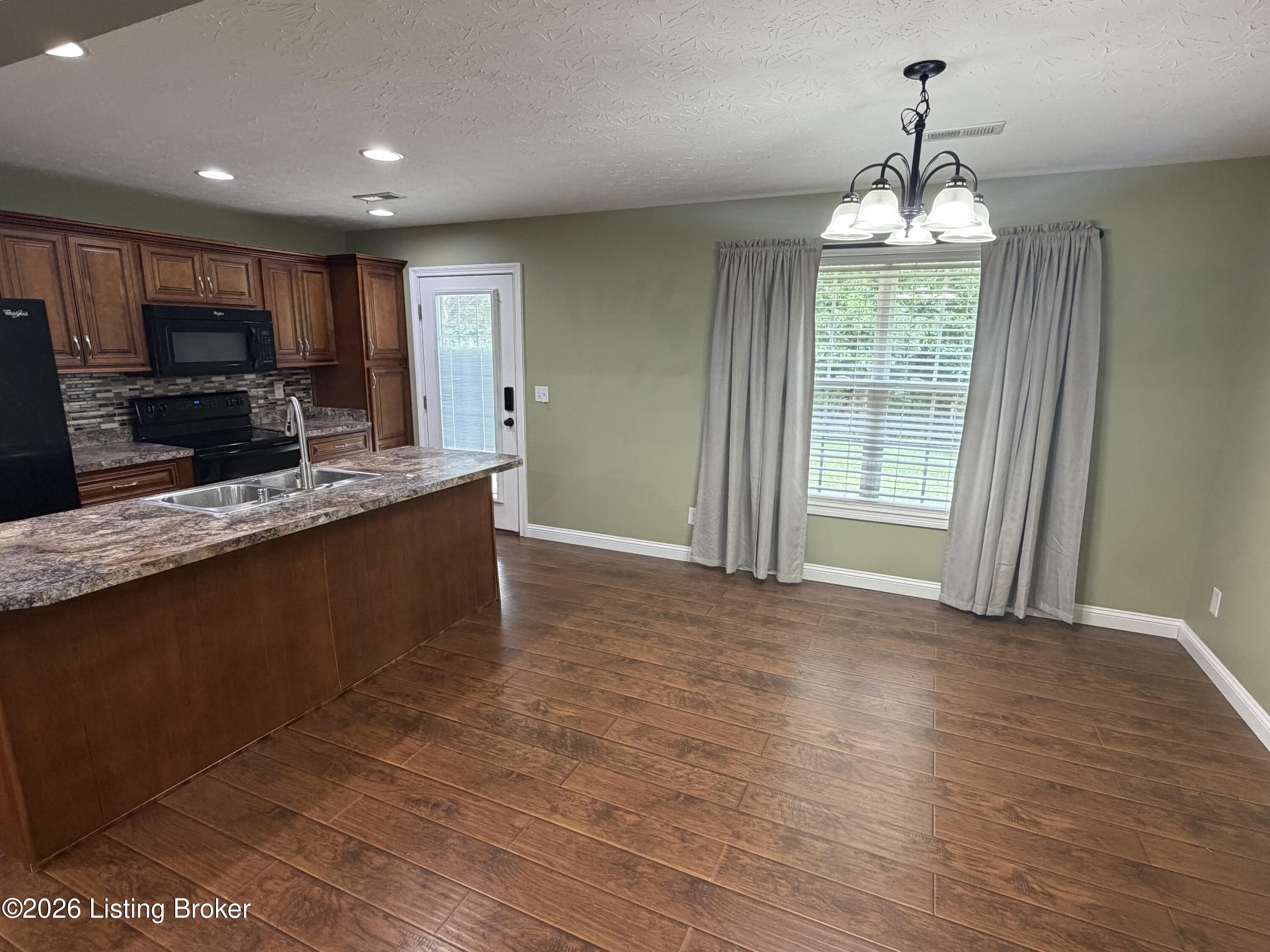129 N Howard St Property Photo 19