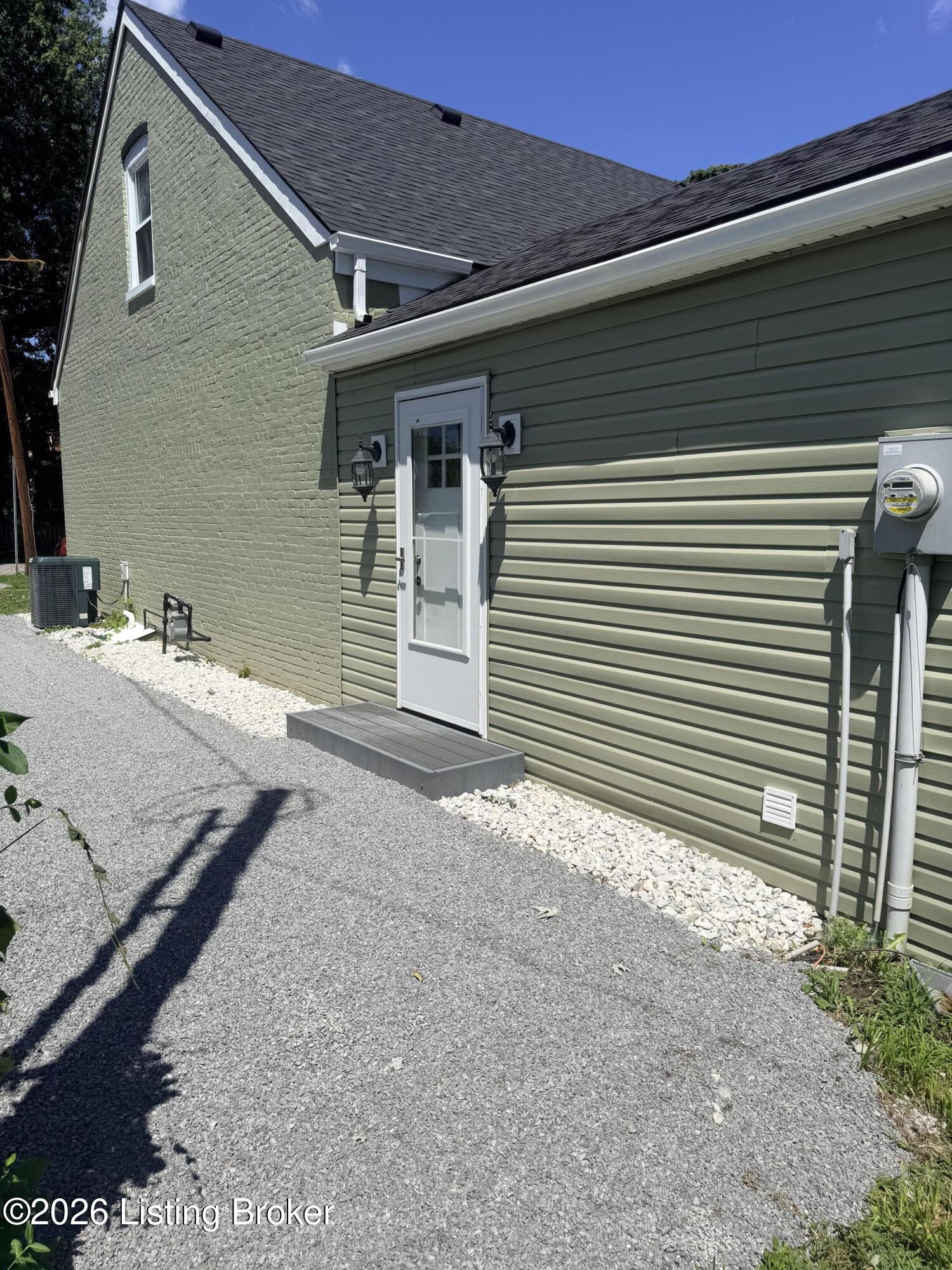 611 5th St Property Photo 4