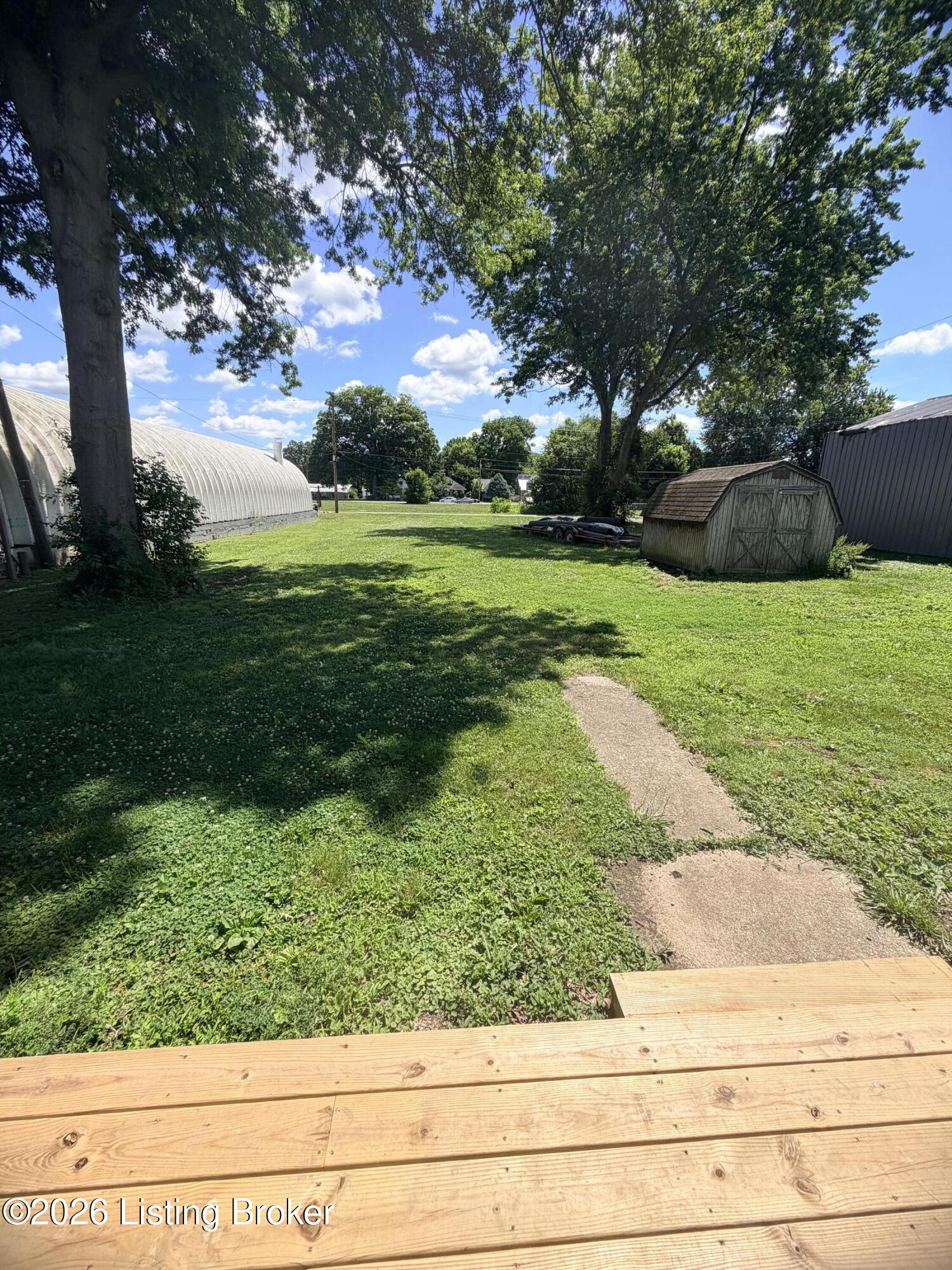 611 5th St Property Photo 5