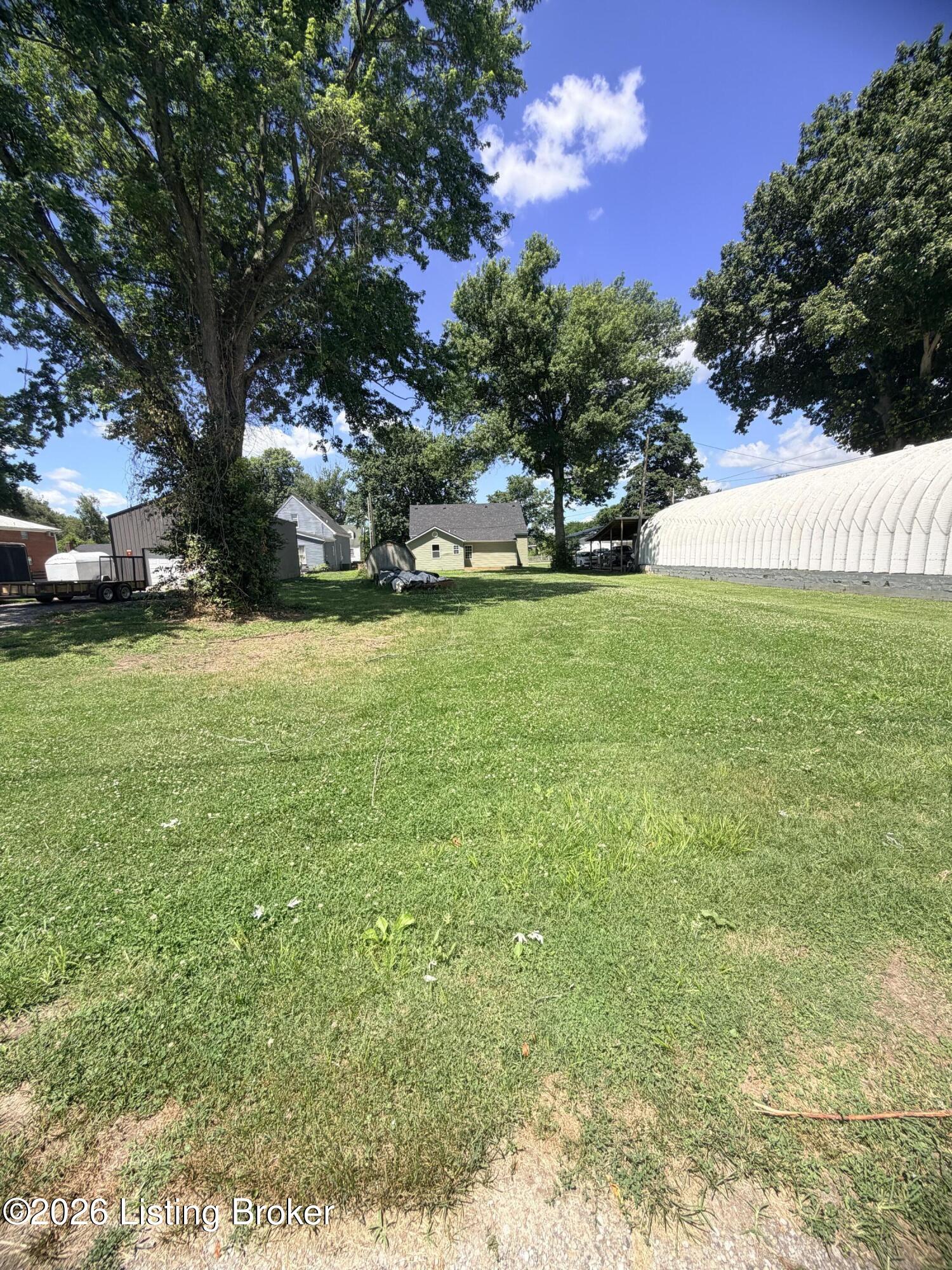611 5th St Property Photo 6