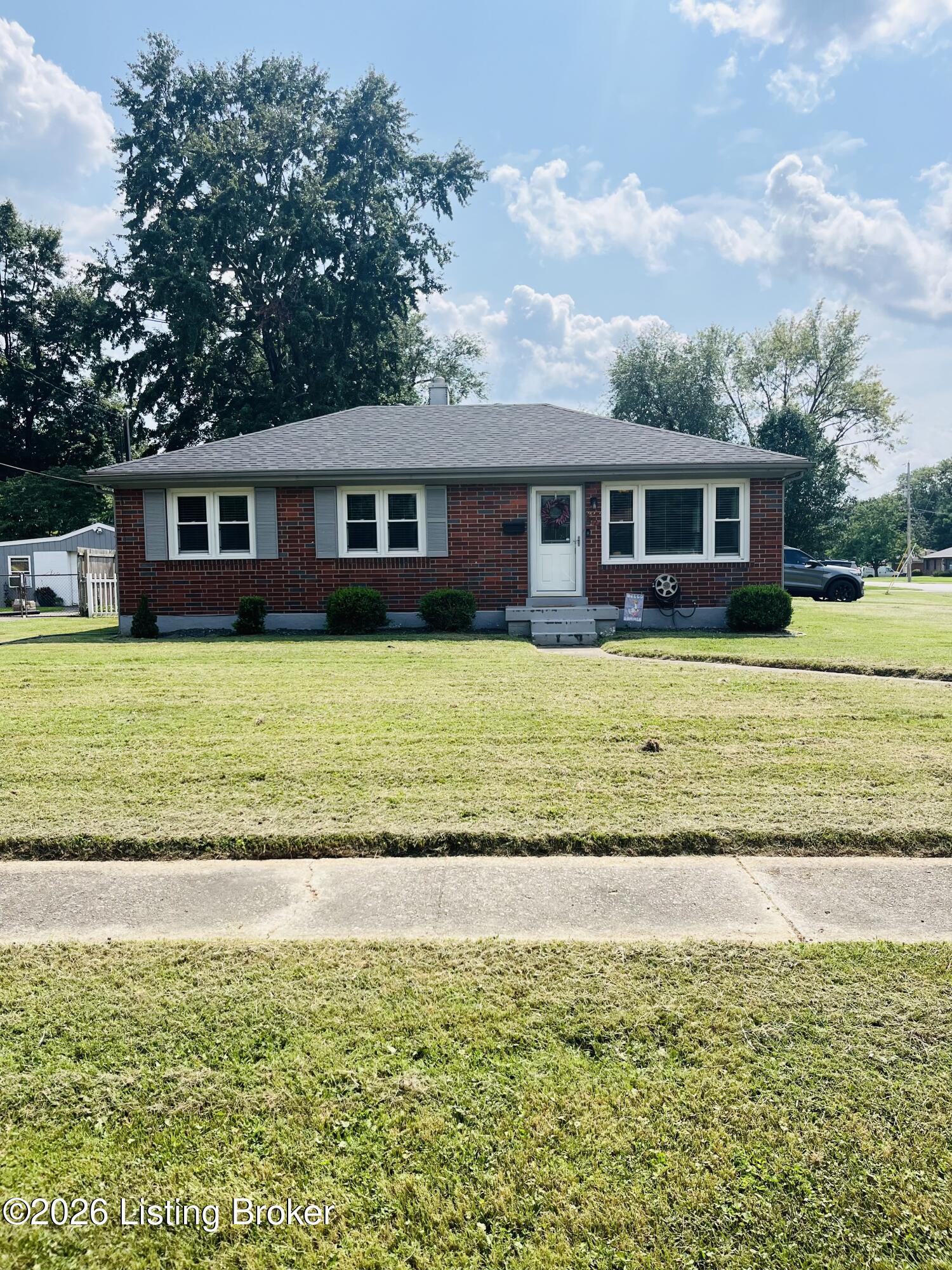 2024 Dixie Garden Dr Property Photo 1
