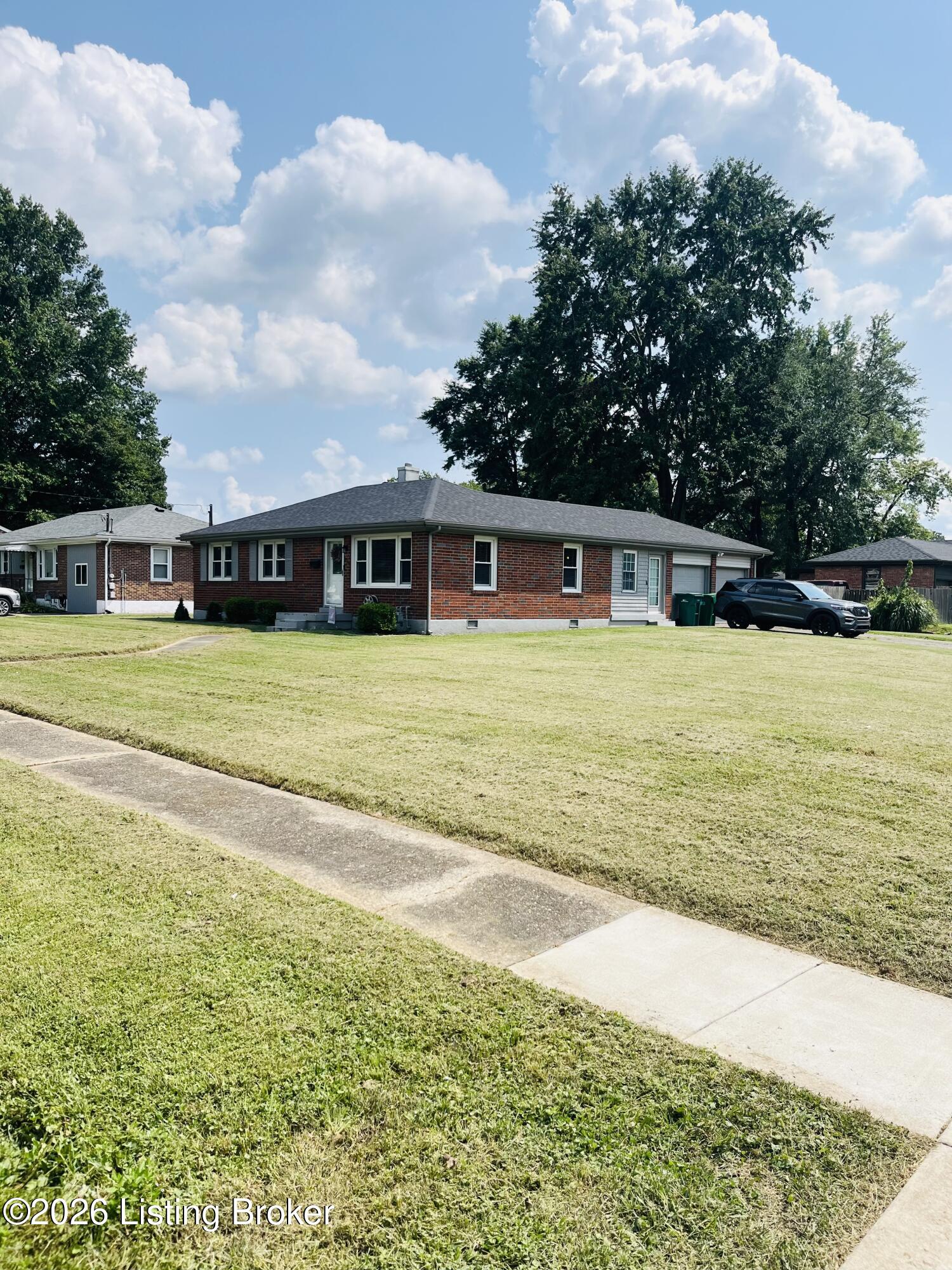 2024 Dixie Garden Dr Property Photo 2