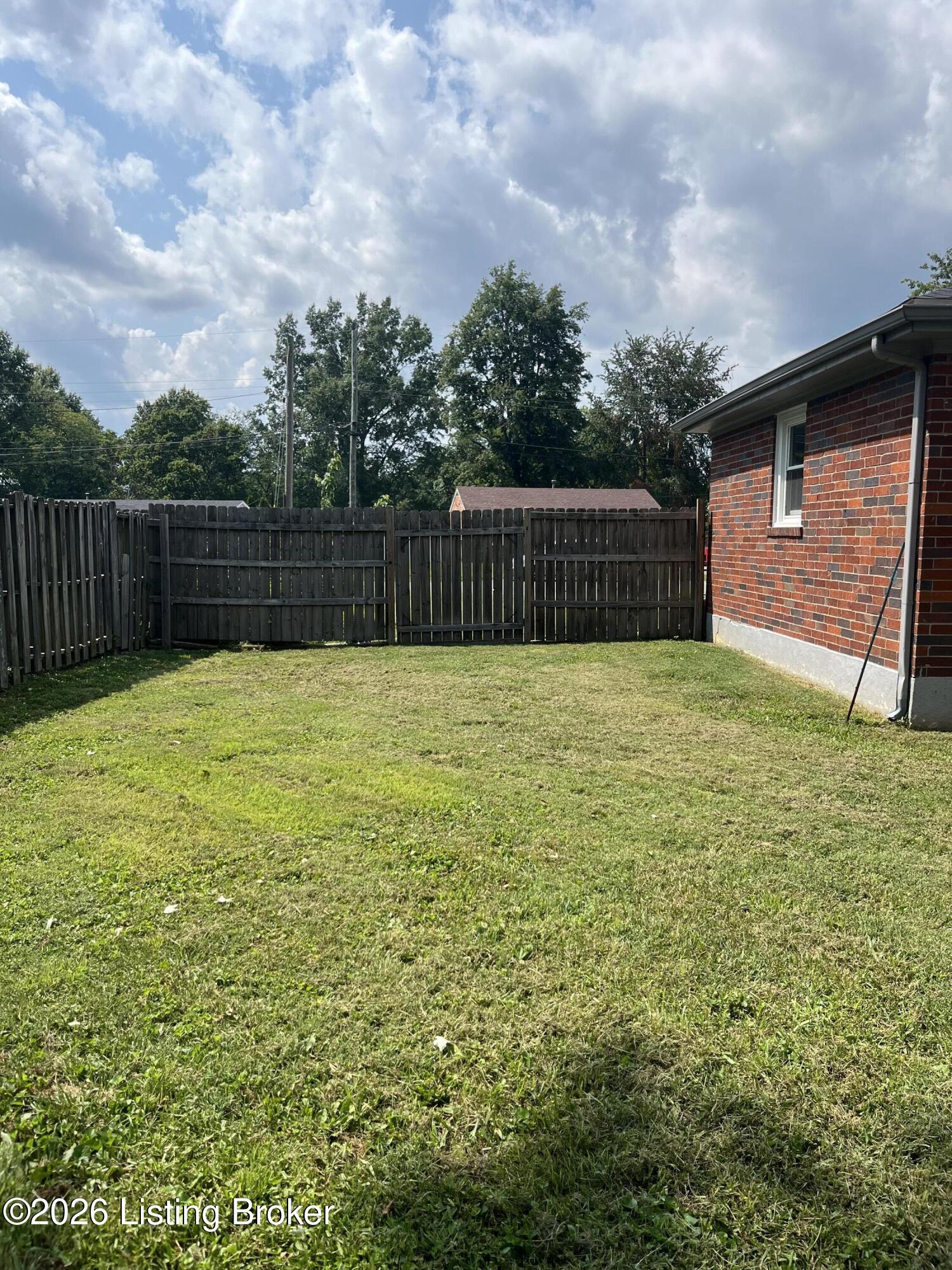 2024 Dixie Garden Dr Property Photo 5