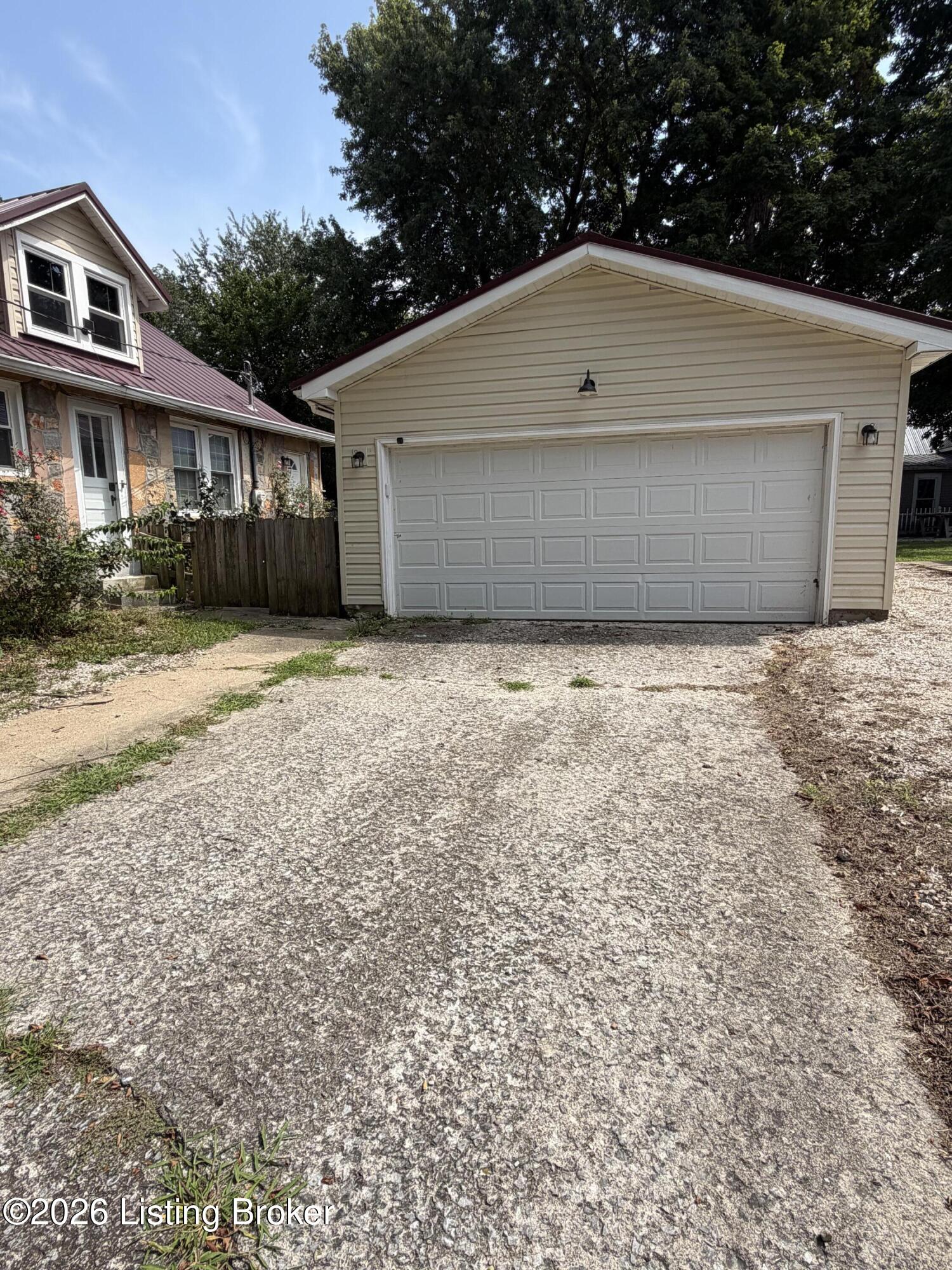 124 W Forest Ave Property Photo 5
