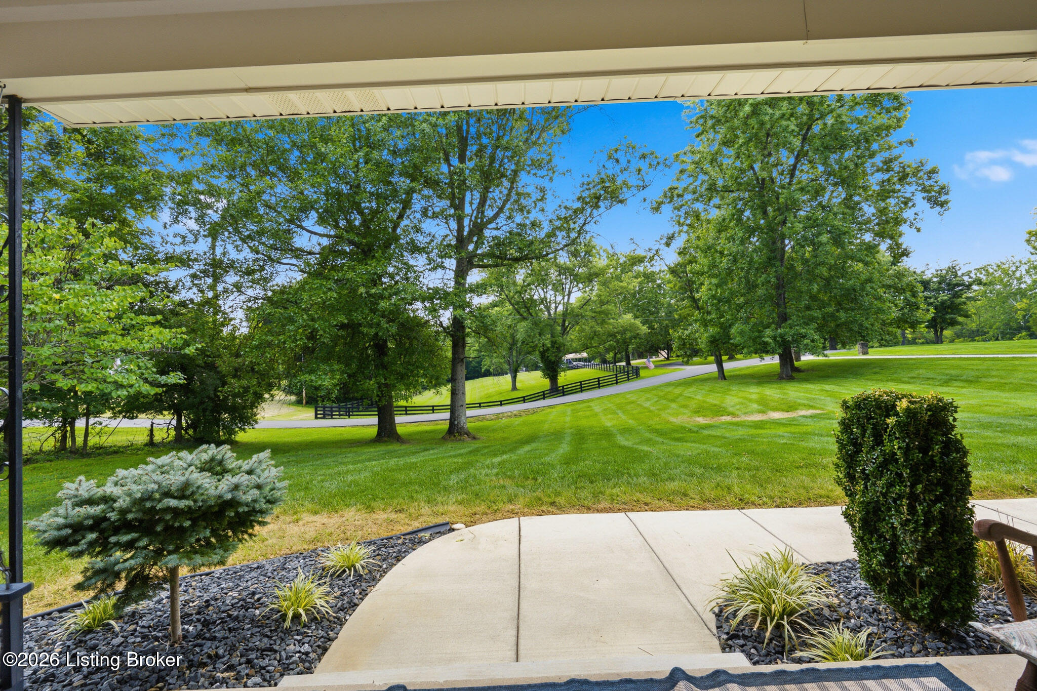 4205 Evergreen Rd Property Photo 4
